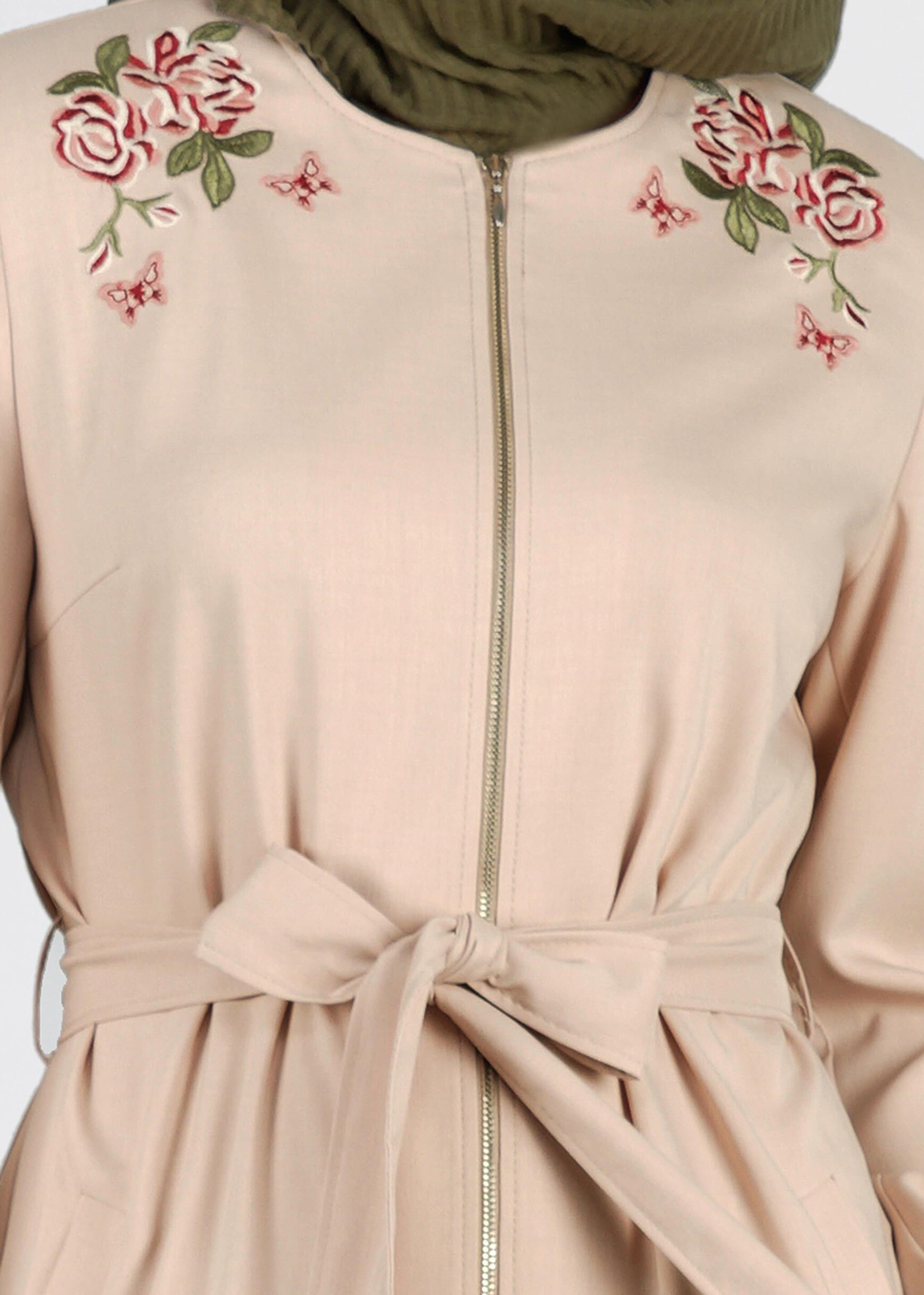 Tesettür giyim BEJ FERMUARLI BELDEN BAĞLAMALI GÜL DETAYLI TUNİK 1105