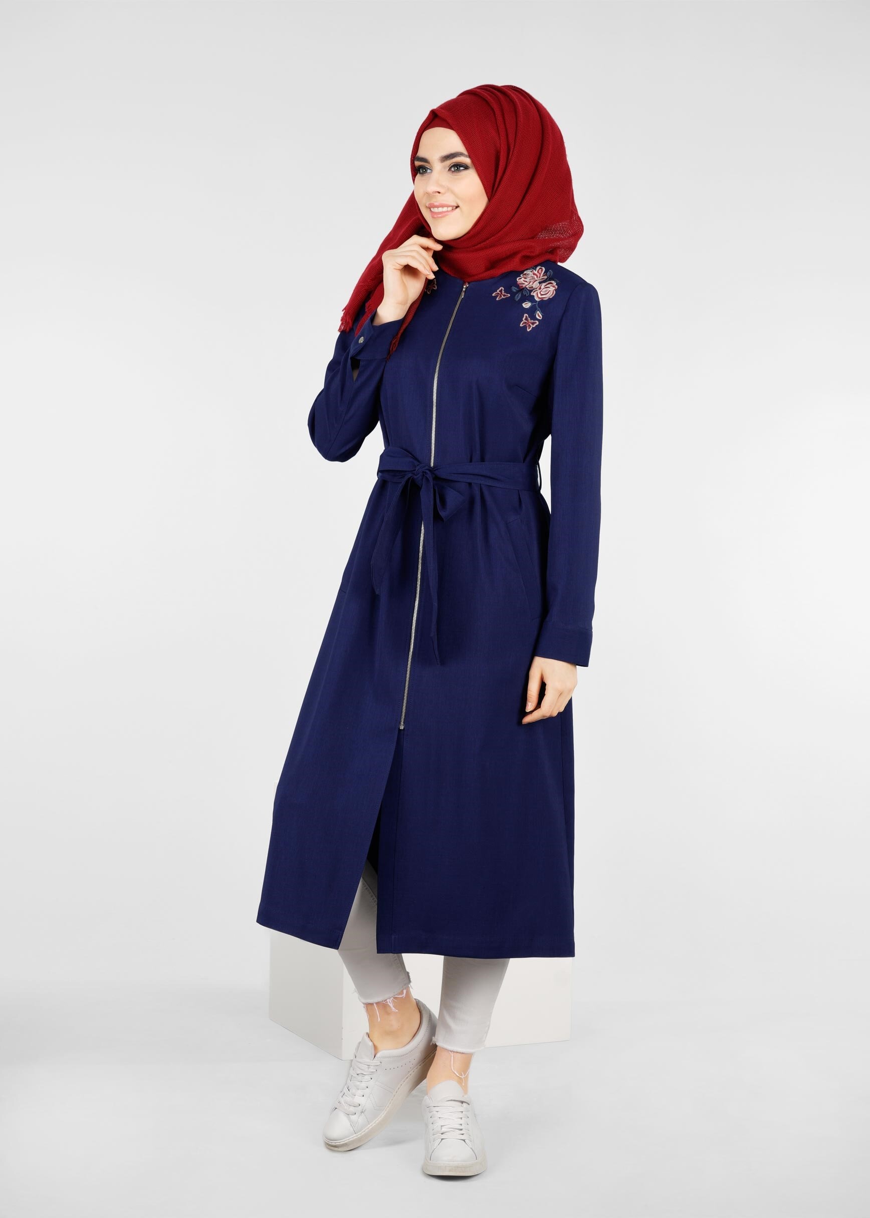 Tesettür giyim LACİVERT FERMUARLI BELDEN BAĞLAMALI GÜL DETAYLI TUNİK 1105