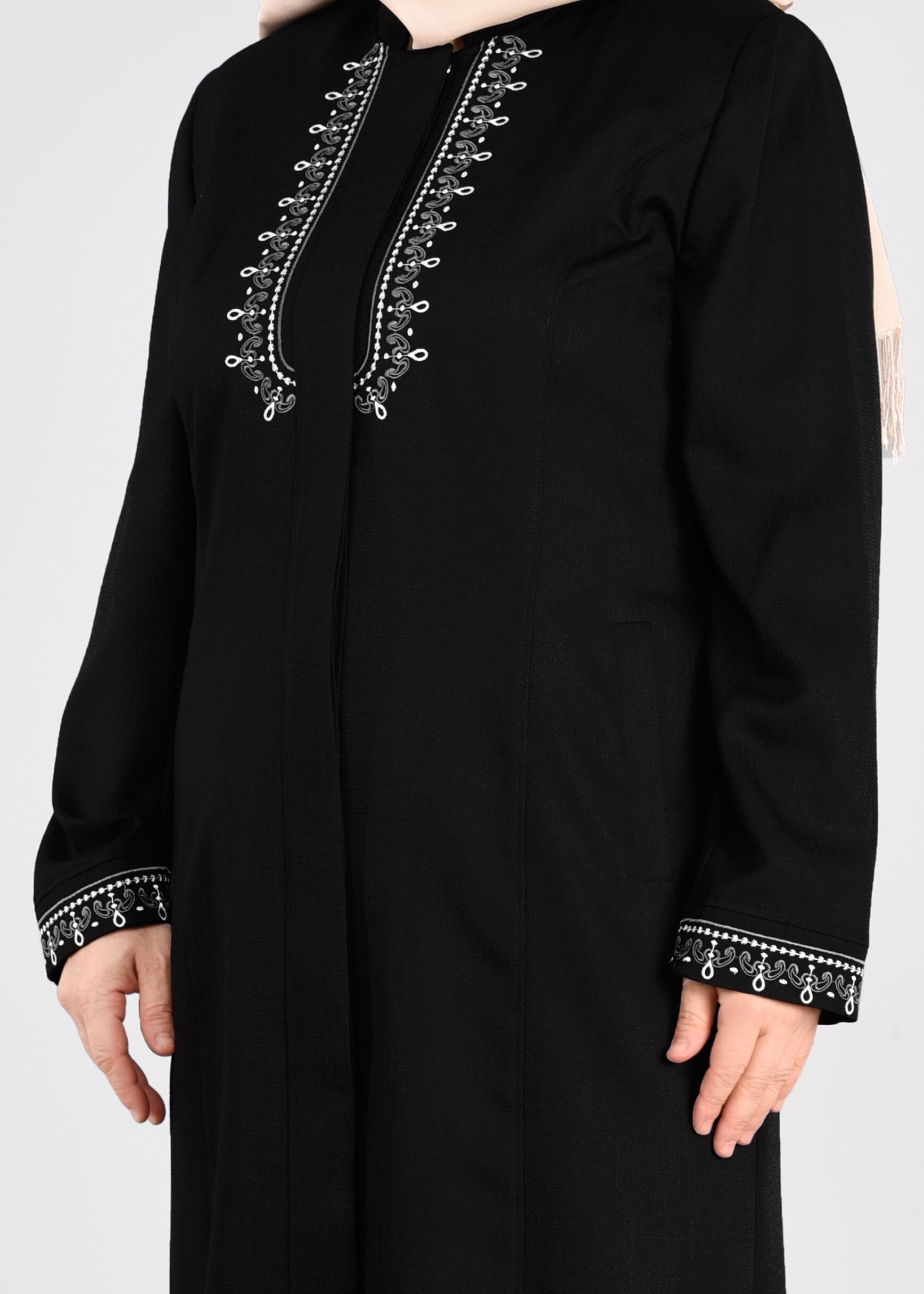 Tesettür giyim SİYAH NAKIŞLI HAKİM YAKA TRENÇKOT 1118 