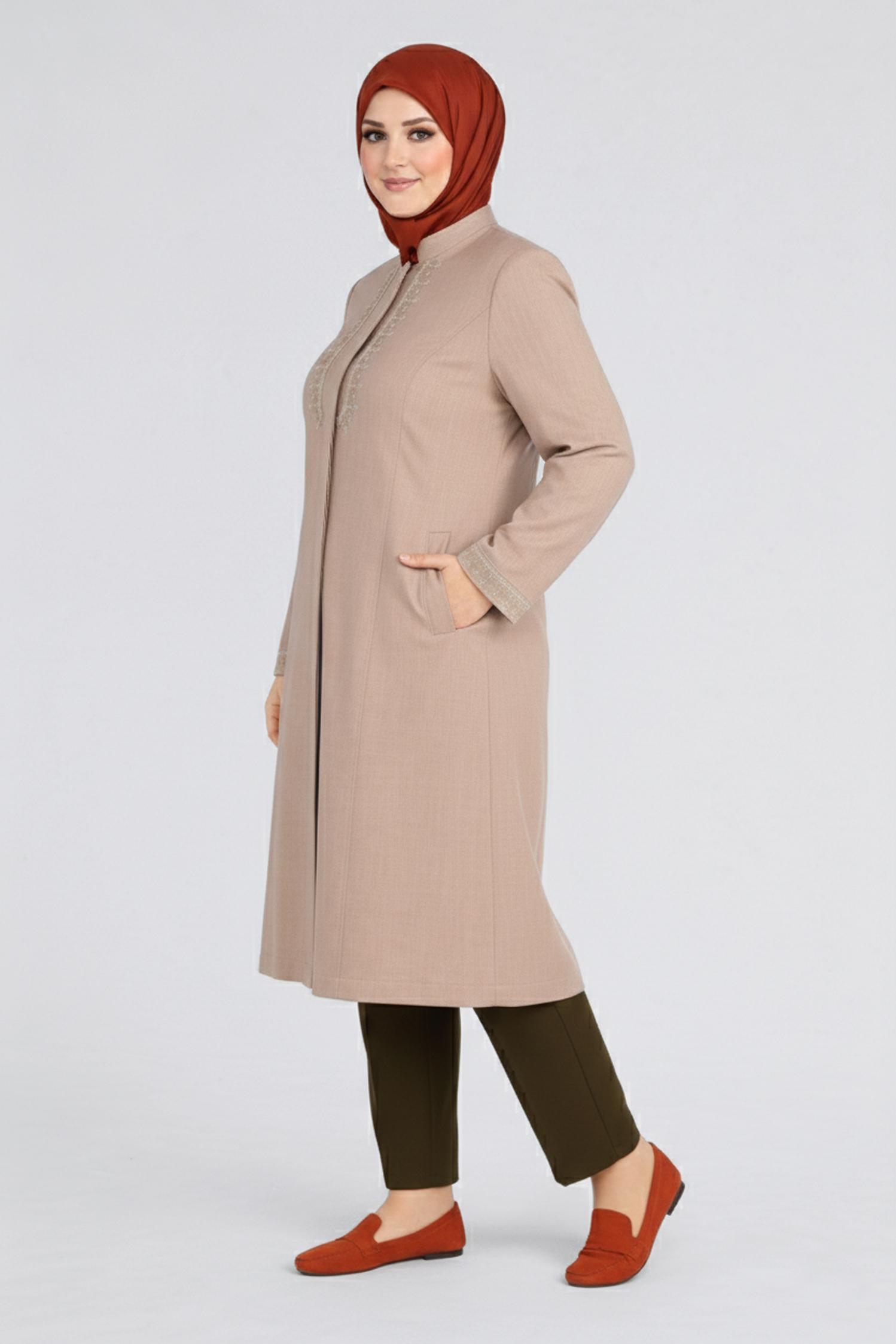 Tesettür giyim BEJ NAKIŞLI HAKİM YAKA TRENÇKOT 1118 