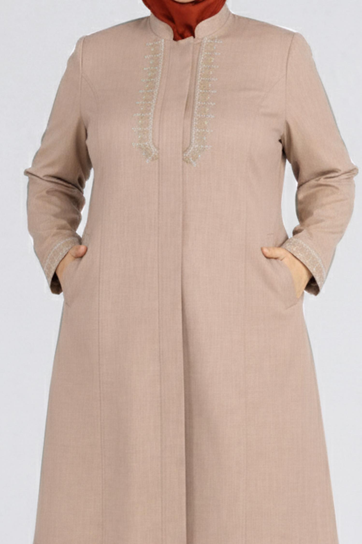 Tesettür giyim BEJ NAKIŞLI HAKİM YAKA TRENÇKOT 1118 