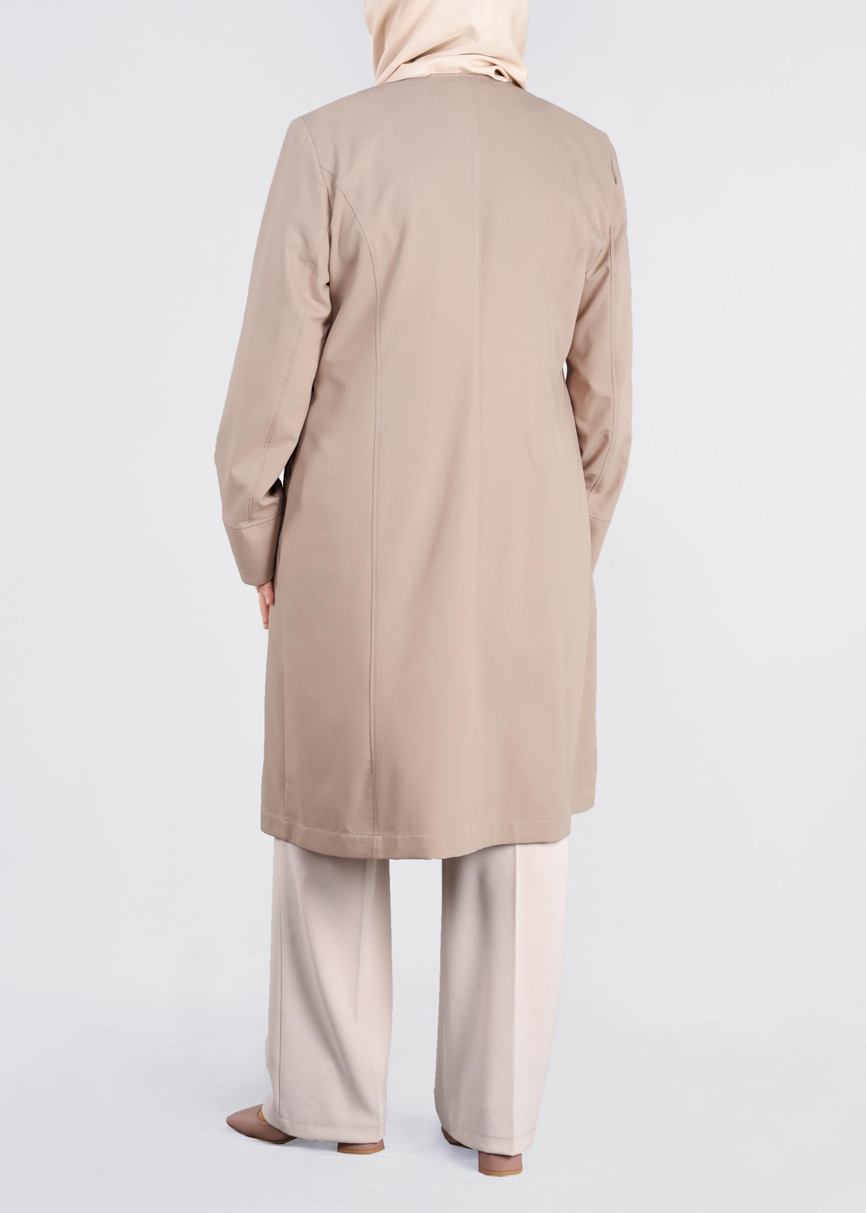 Tesettür giyim BEJ NAKIŞLI BİSİKLET YAKA DÜĞMELİ TRENÇKOT 1119 