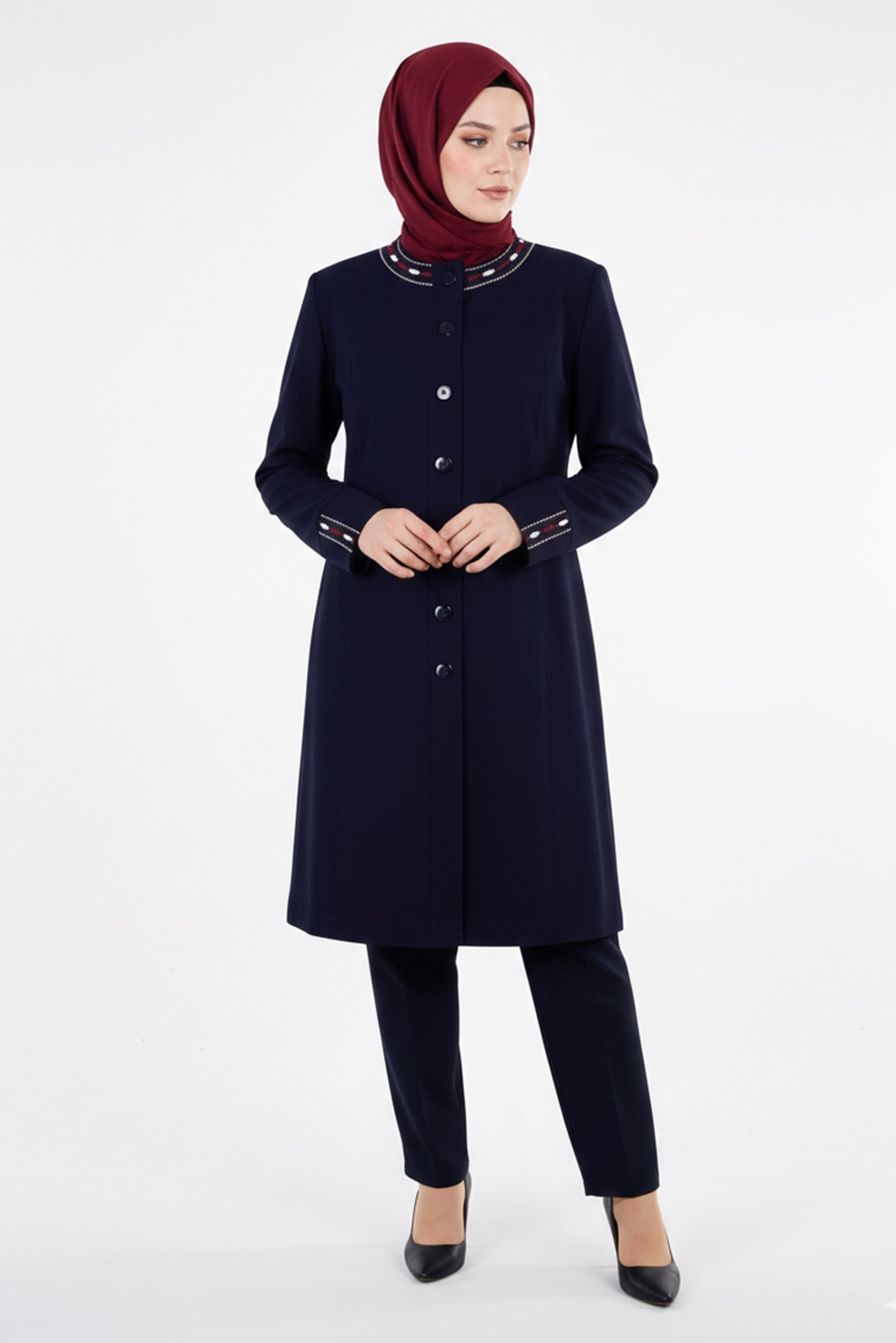 Tesettür giyim LACİVERT NAKIŞLI BİSİKLET YAKA DÜĞMELİ TRENÇKOT 1119 