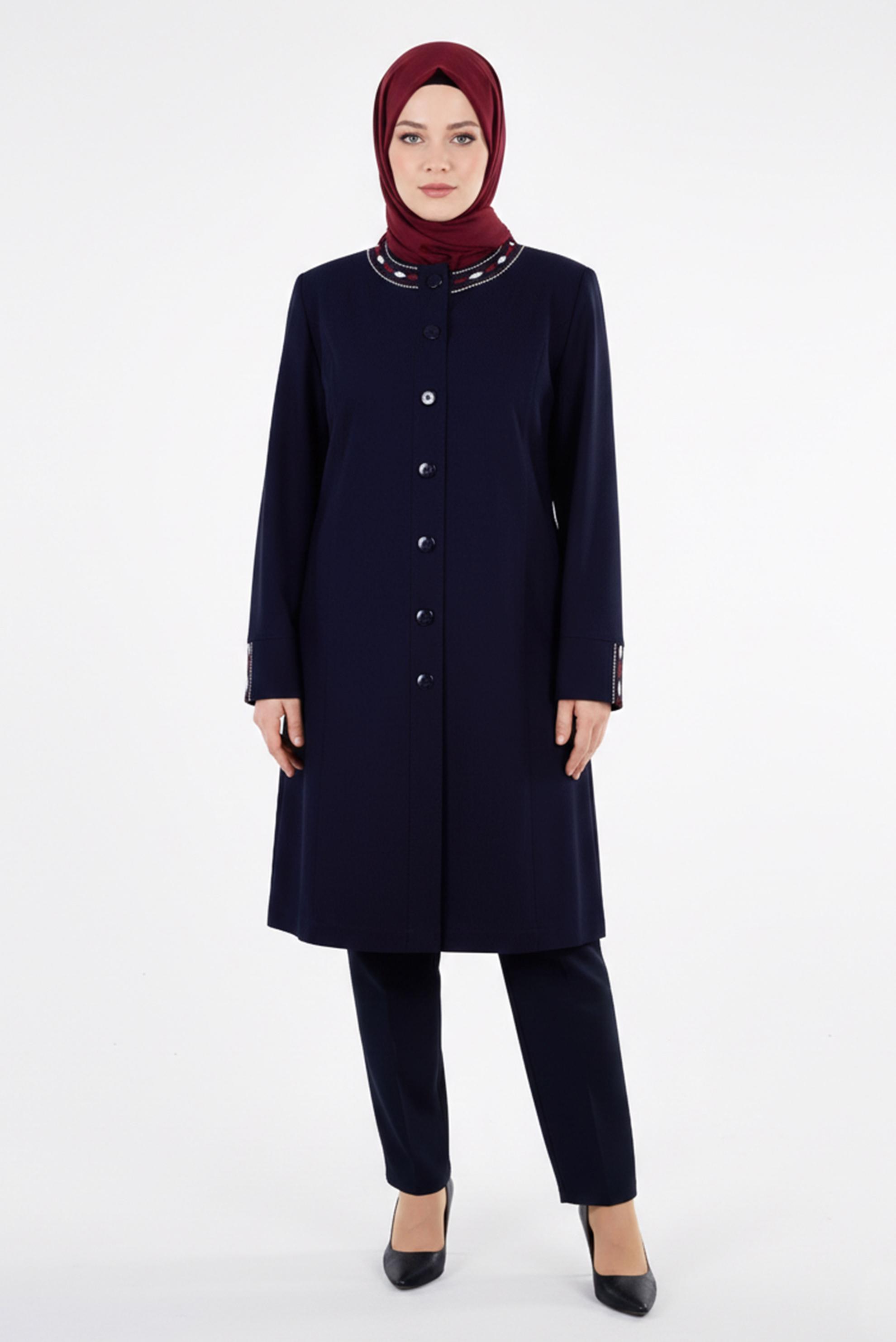 Tesettür giyim LACİVERT NAKIŞLI BİSİKLET YAKA DÜĞMELİ TRENÇKOT 1119 