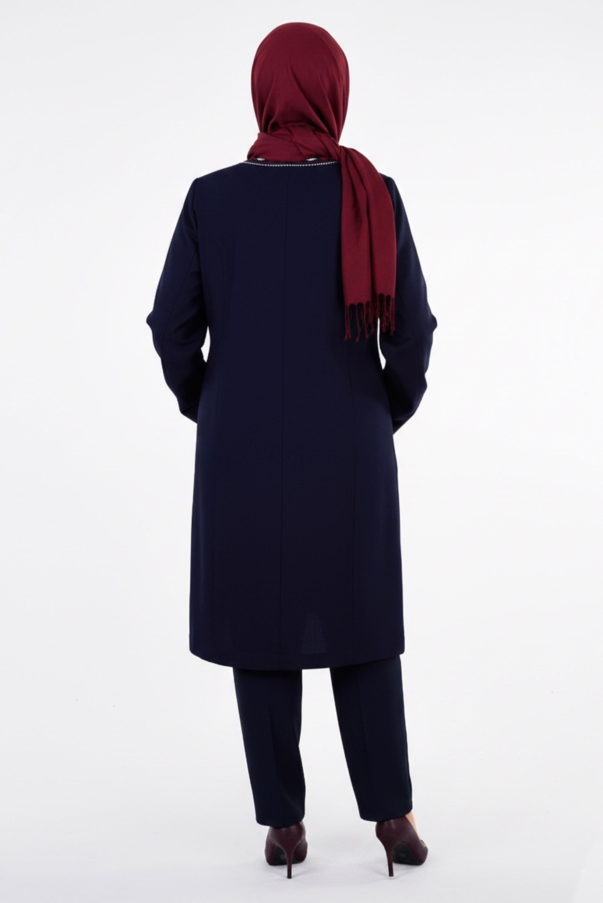 Tesettür giyim LACİVERT NAKIŞLI BİSİKLET YAKA DÜĞMELİ TRENÇKOT 1119 