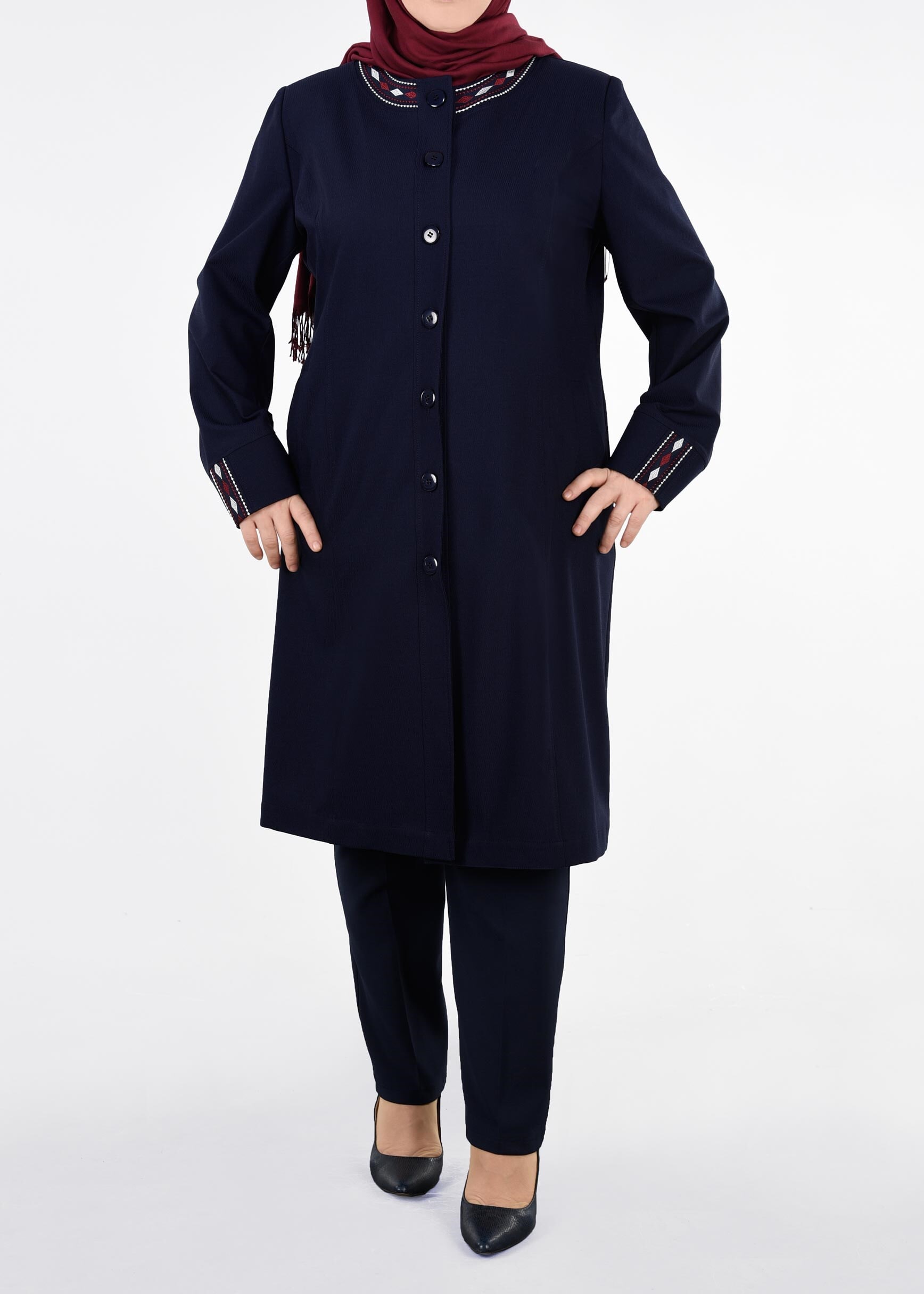 Tesettür giyim LACİVERT NAKIŞLI BİSİKLET YAKA DÜĞMELİ TRENÇKOT 1119 