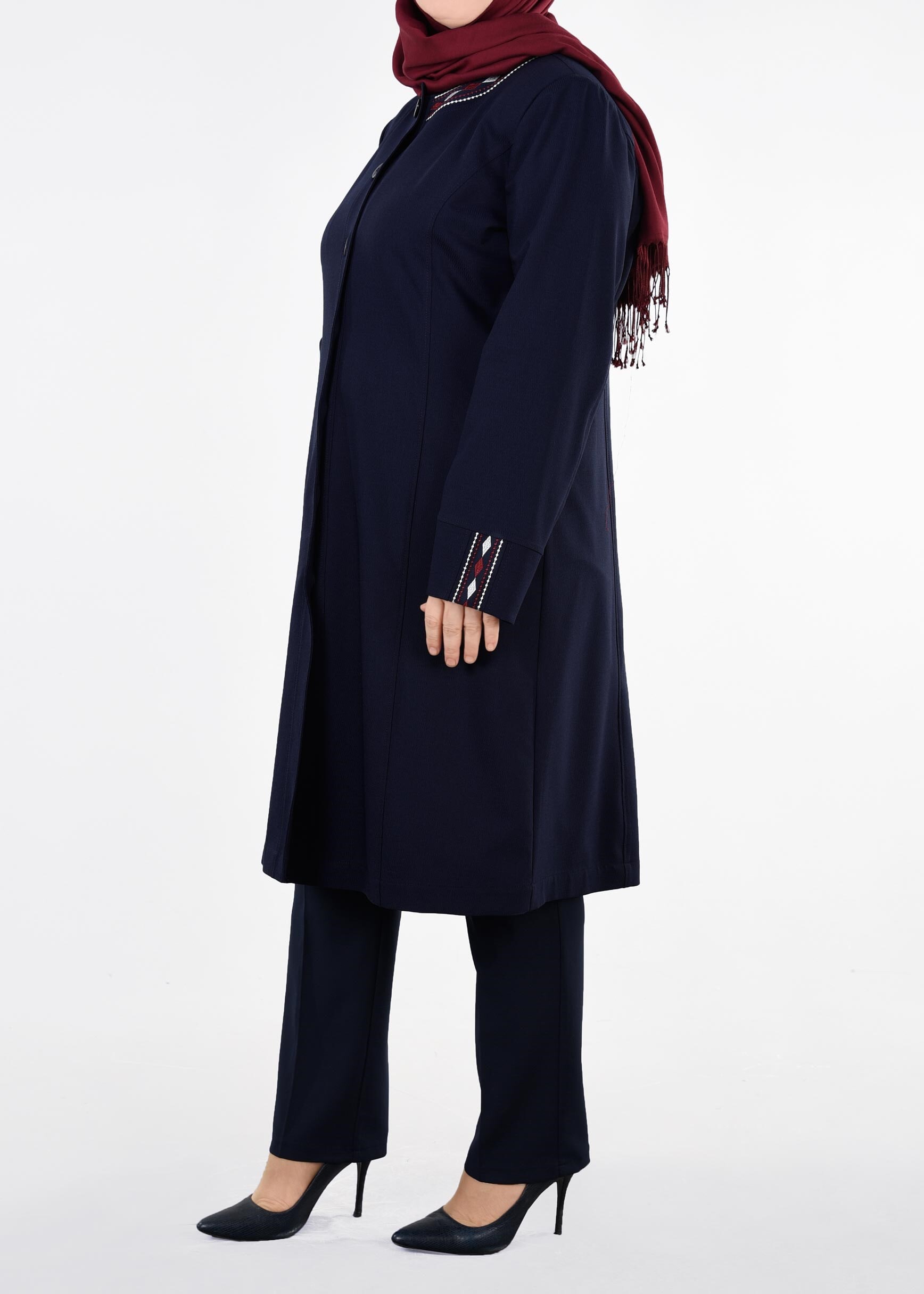 Tesettür giyim LACİVERT NAKIŞLI BİSİKLET YAKA DÜĞMELİ TRENÇKOT 1119 