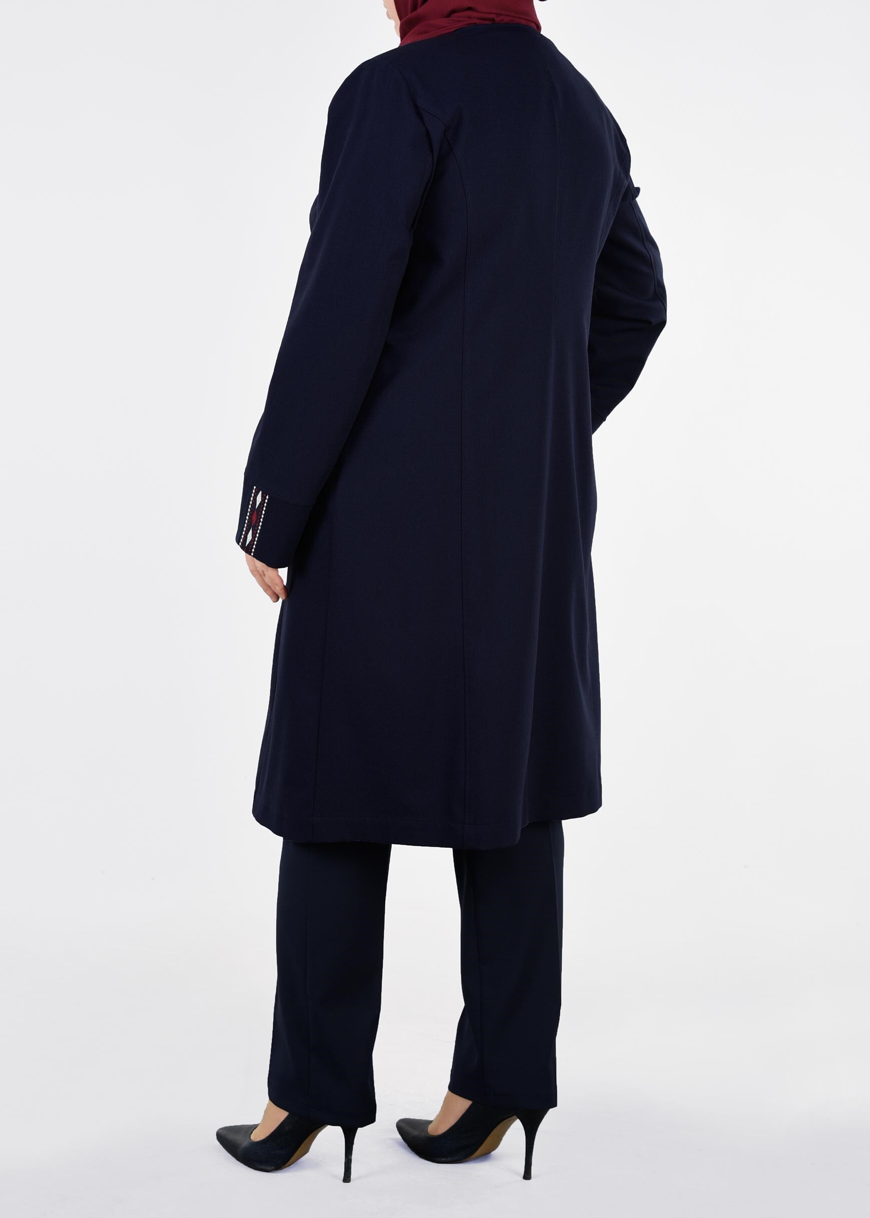 Tesettür giyim LACİVERT NAKIŞLI BİSİKLET YAKA DÜĞMELİ TRENÇKOT 1119 