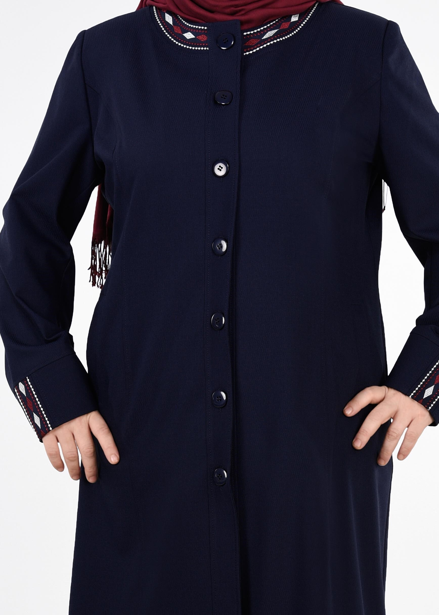 Tesettür giyim LACİVERT NAKIŞLI BİSİKLET YAKA DÜĞMELİ TRENÇKOT 1119 