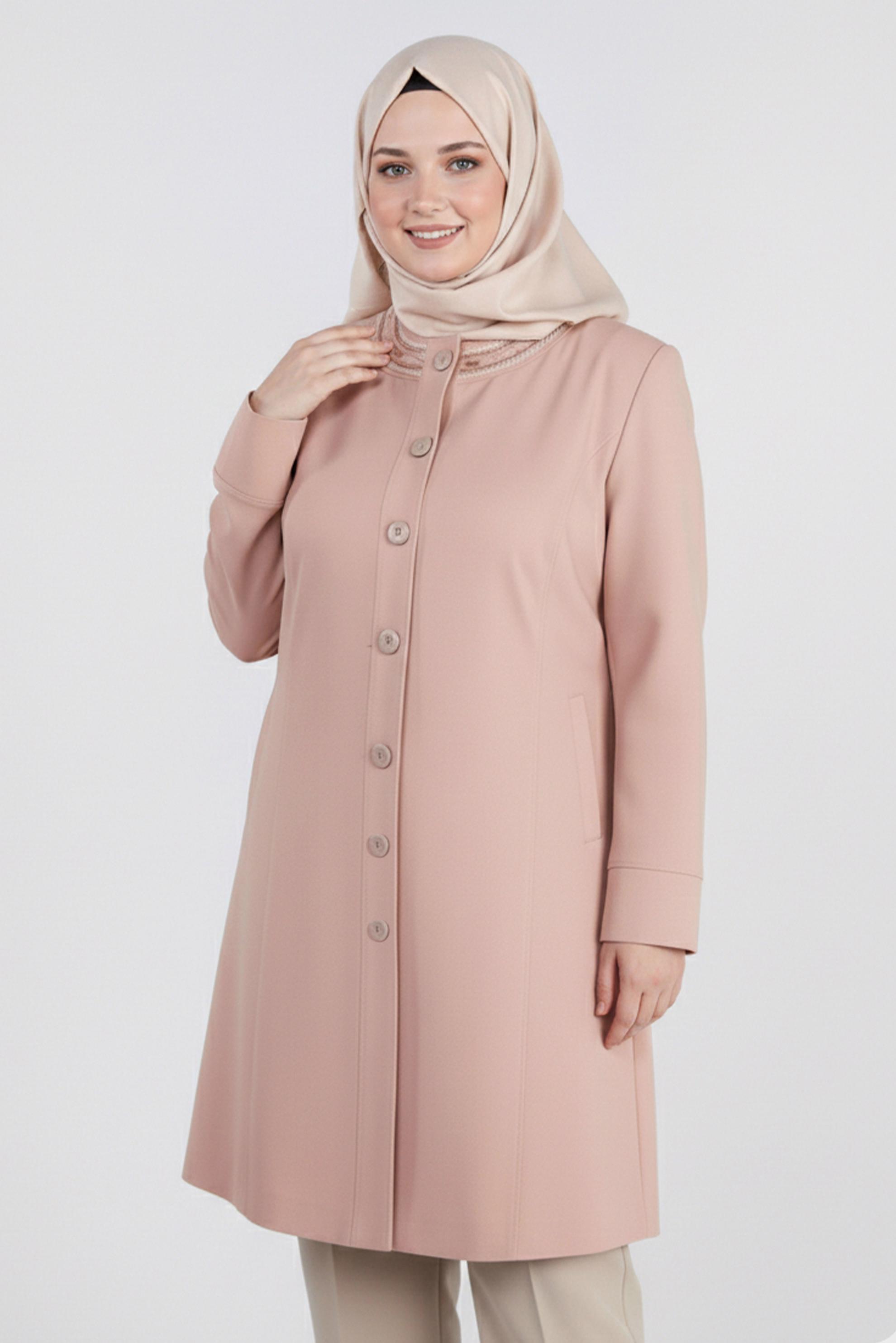 Tesettür giyim PUDRA NAKIŞLI BİSİKLET YAKA DÜĞMELİ TRENÇKOT 1119 