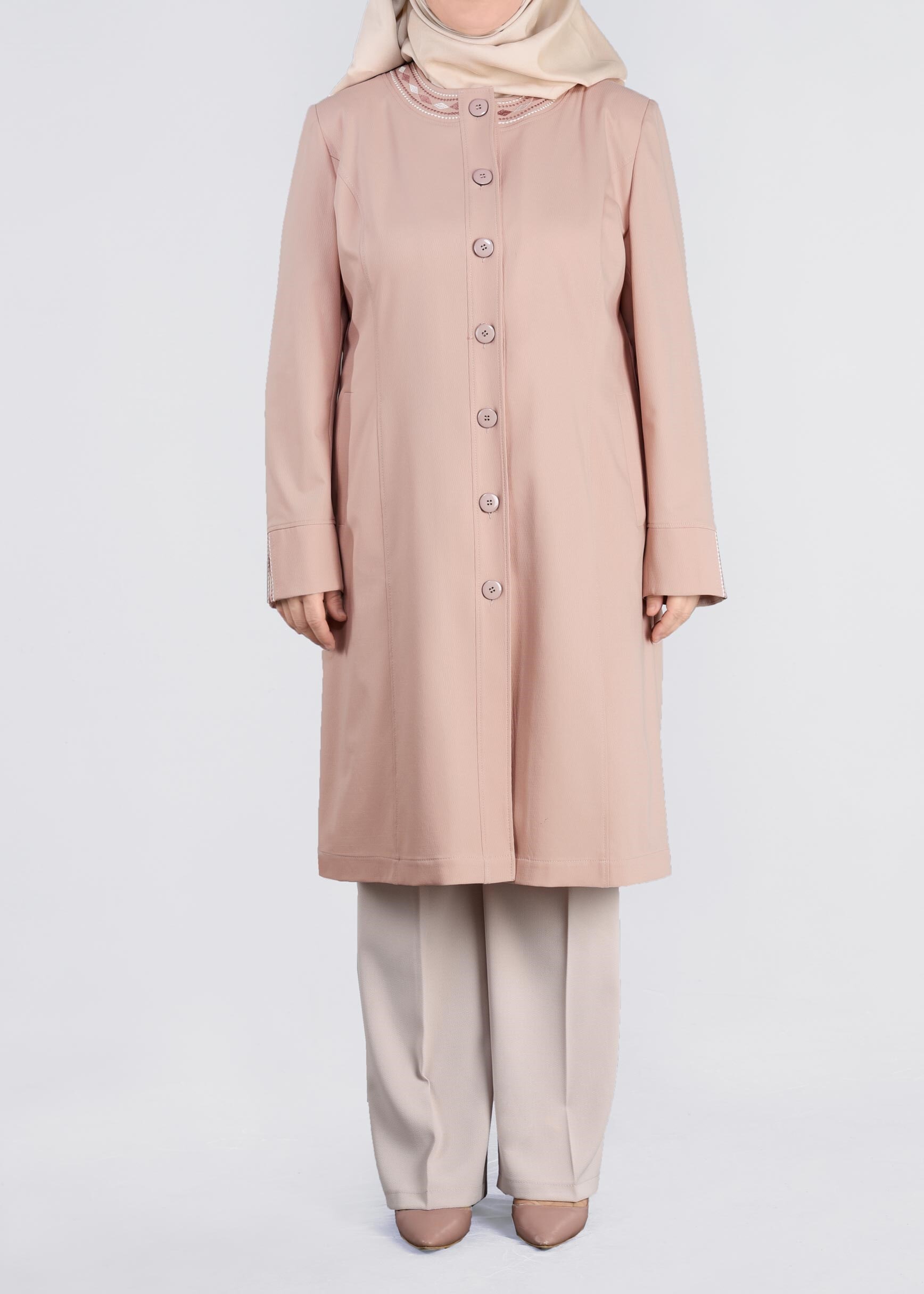 Tesettür giyim PUDRA NAKIŞLI BİSİKLET YAKA DÜĞMELİ TRENÇKOT 1119 