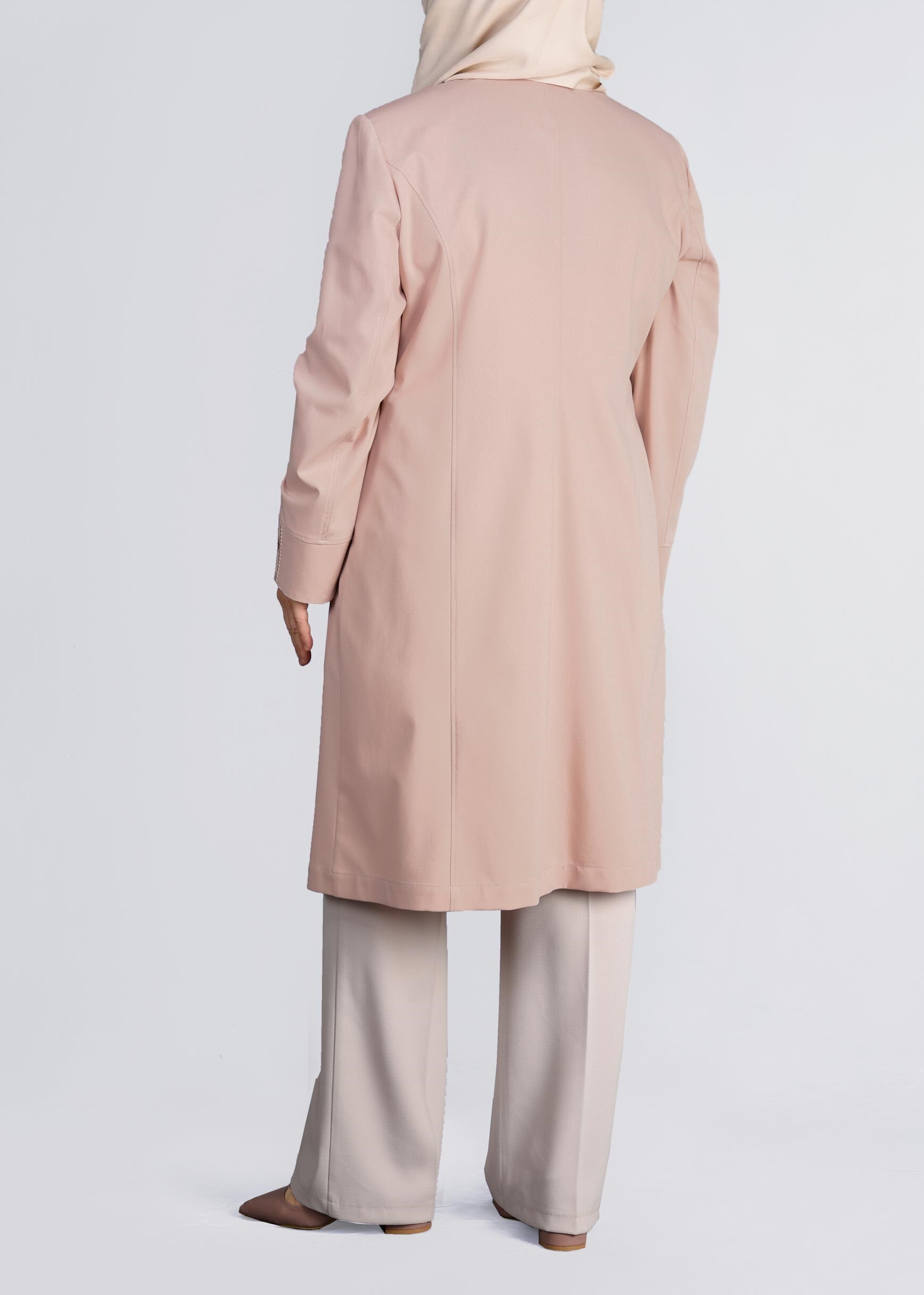 Tesettür giyim PUDRA NAKIŞLI BİSİKLET YAKA DÜĞMELİ TRENÇKOT 1119 