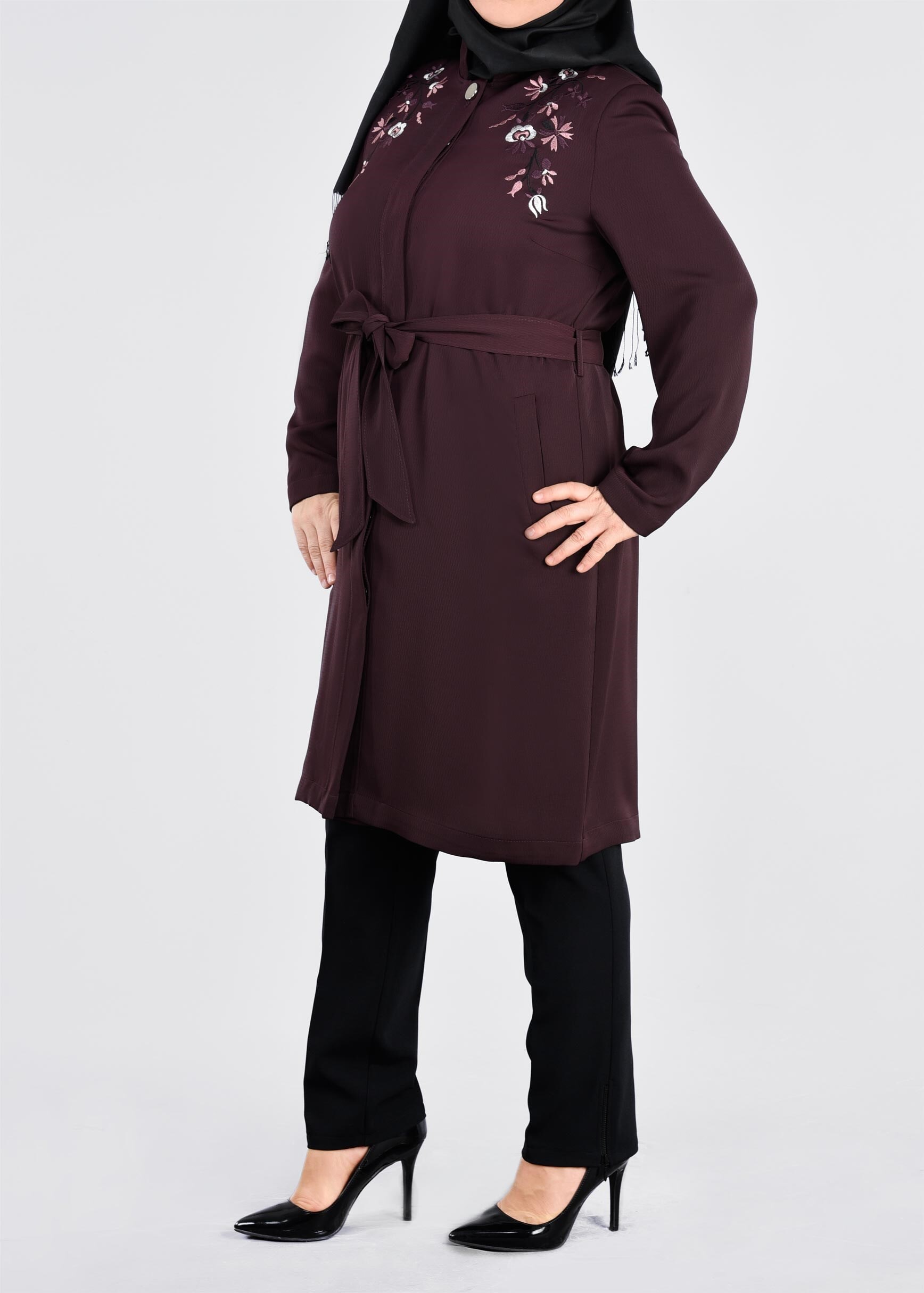 Tesettür giyim MÜRDÜM NAKIŞLI KUŞAKLI HAKİM YAKA TRENÇKOT 1120