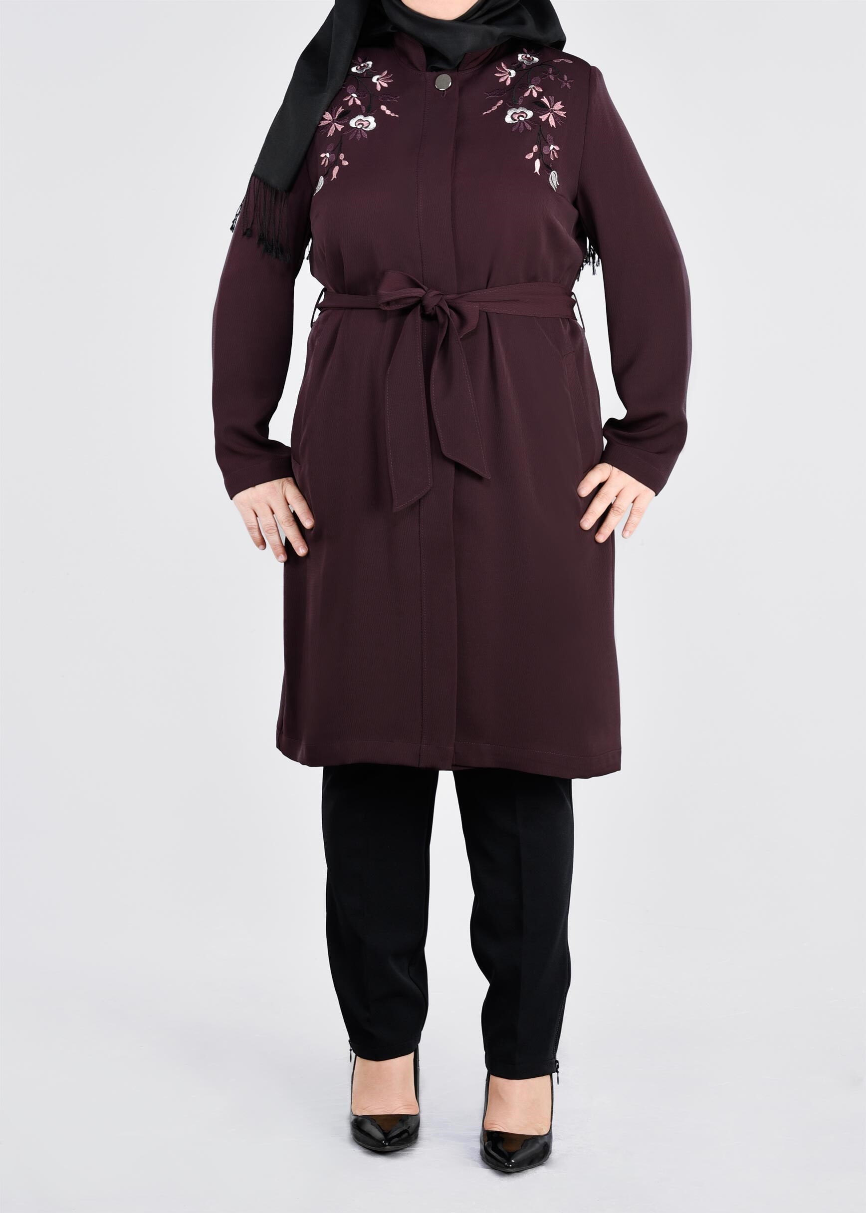 Tesettür giyim MÜRDÜM NAKIŞLI KUŞAKLI HAKİM YAKA TRENÇKOT 1120