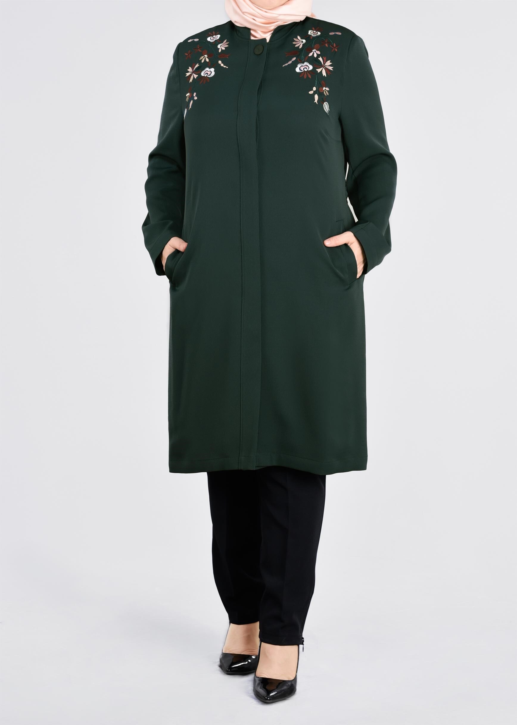 Tesettür giyim YEŞİL NAKIŞLI KUŞAKLI HAKİM YAKA TRENÇKOT 1120
