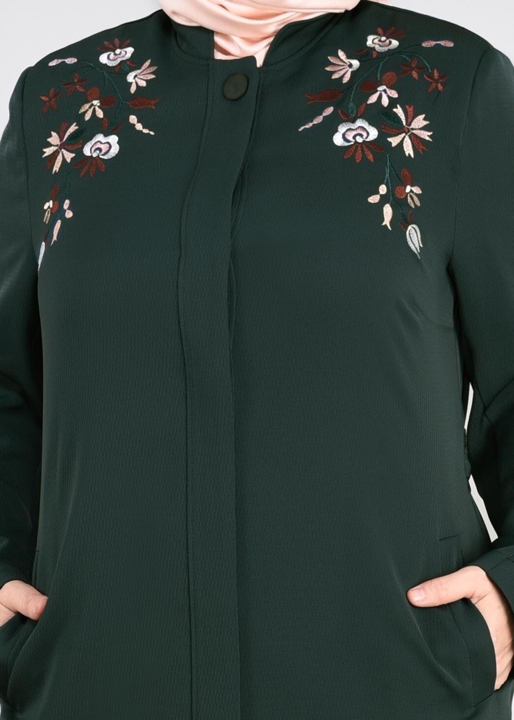 Tesettür giyim YEŞİL NAKIŞLI KUŞAKLI HAKİM YAKA TRENÇKOT 1120