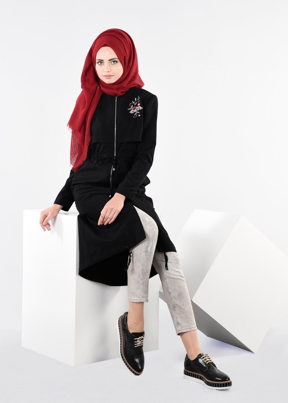 Tesettür giyim SİYAH NAKIŞLI FERMUARLI TRENÇKOT 1124 