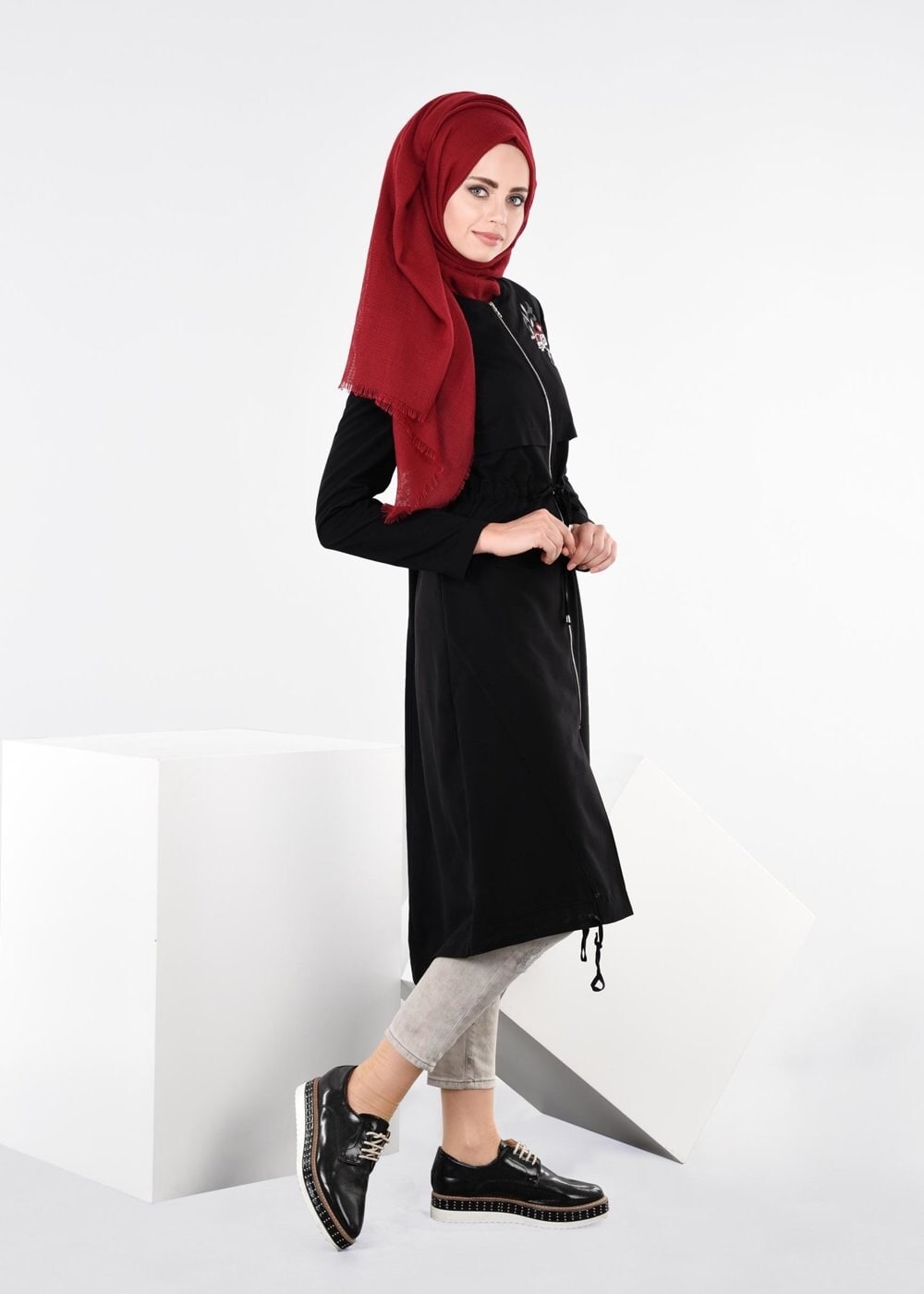 Tesettür giyim SİYAH NAKIŞLI FERMUARLI TRENÇKOT 1124 