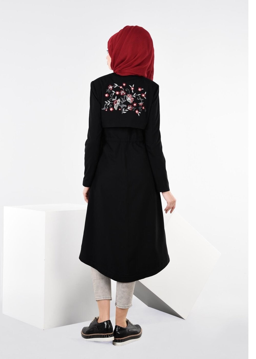 Tesettür giyim SİYAH NAKIŞLI FERMUARLI TRENÇKOT 1124 