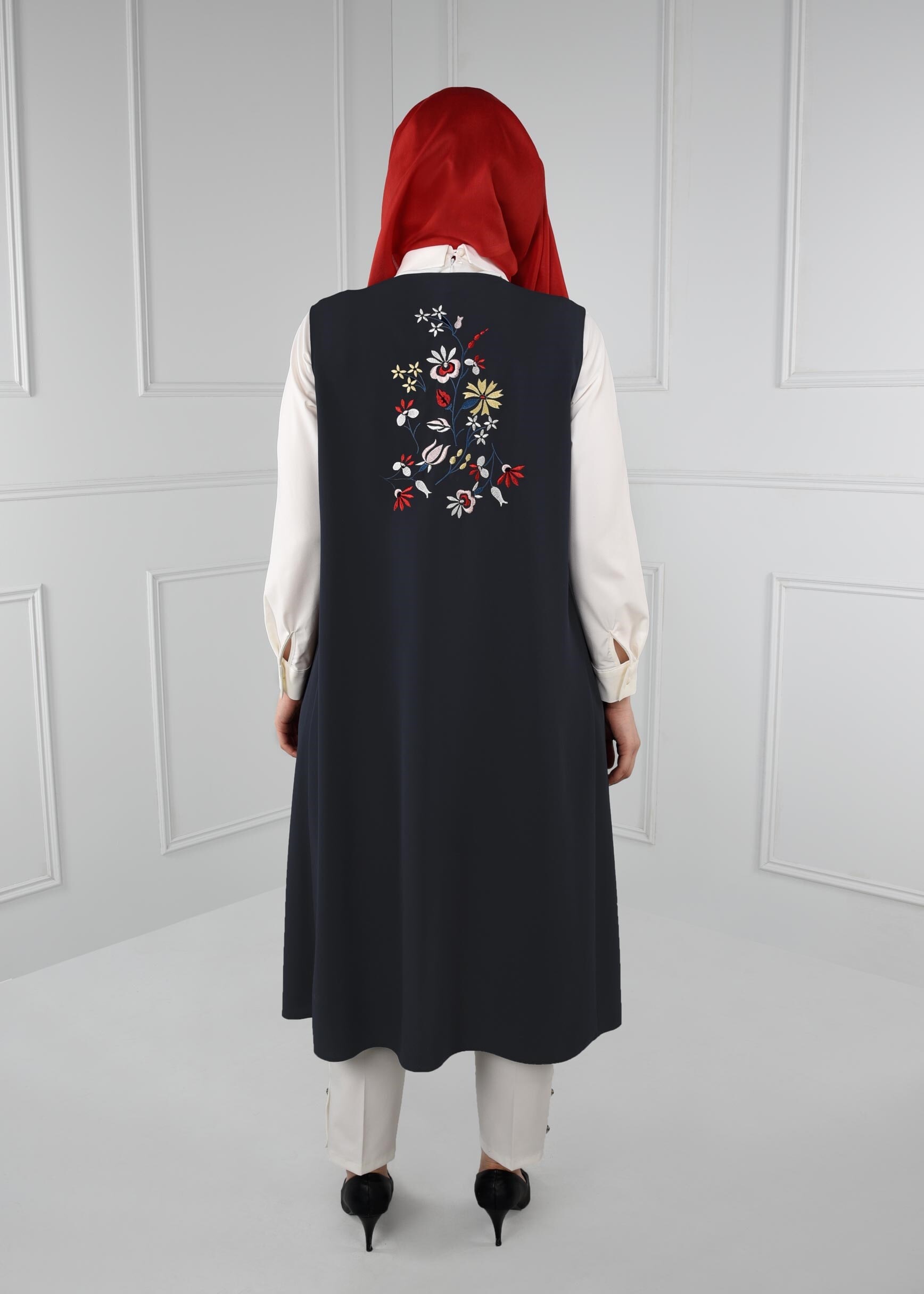 Tesettür giyim LACİVERT ÇİÇEKLİ NAKIŞLI YELEK 2721 