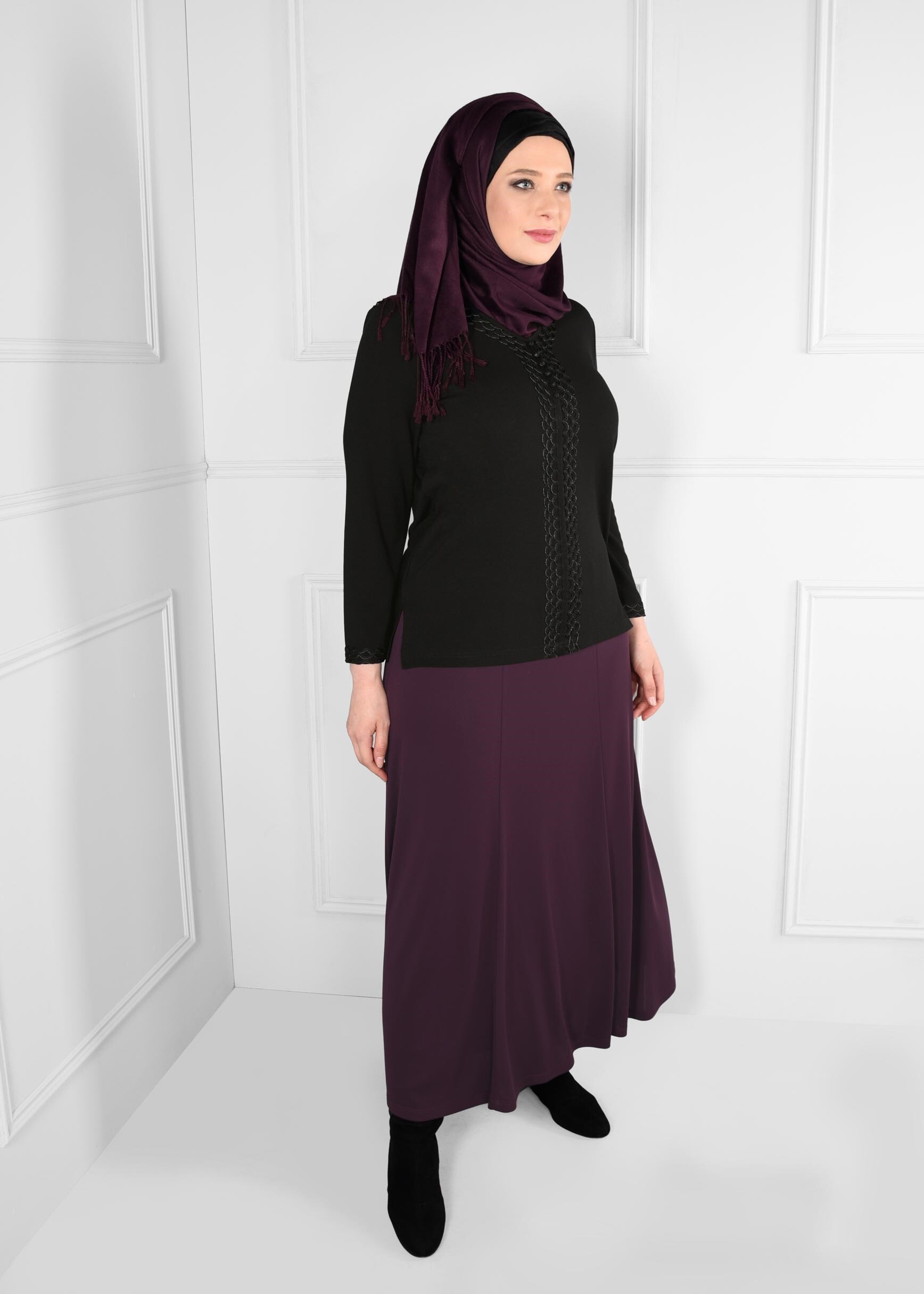 Tesettür giyim SİYAH NAKIŞLI V YAKA TRİKO BLUZ 2765