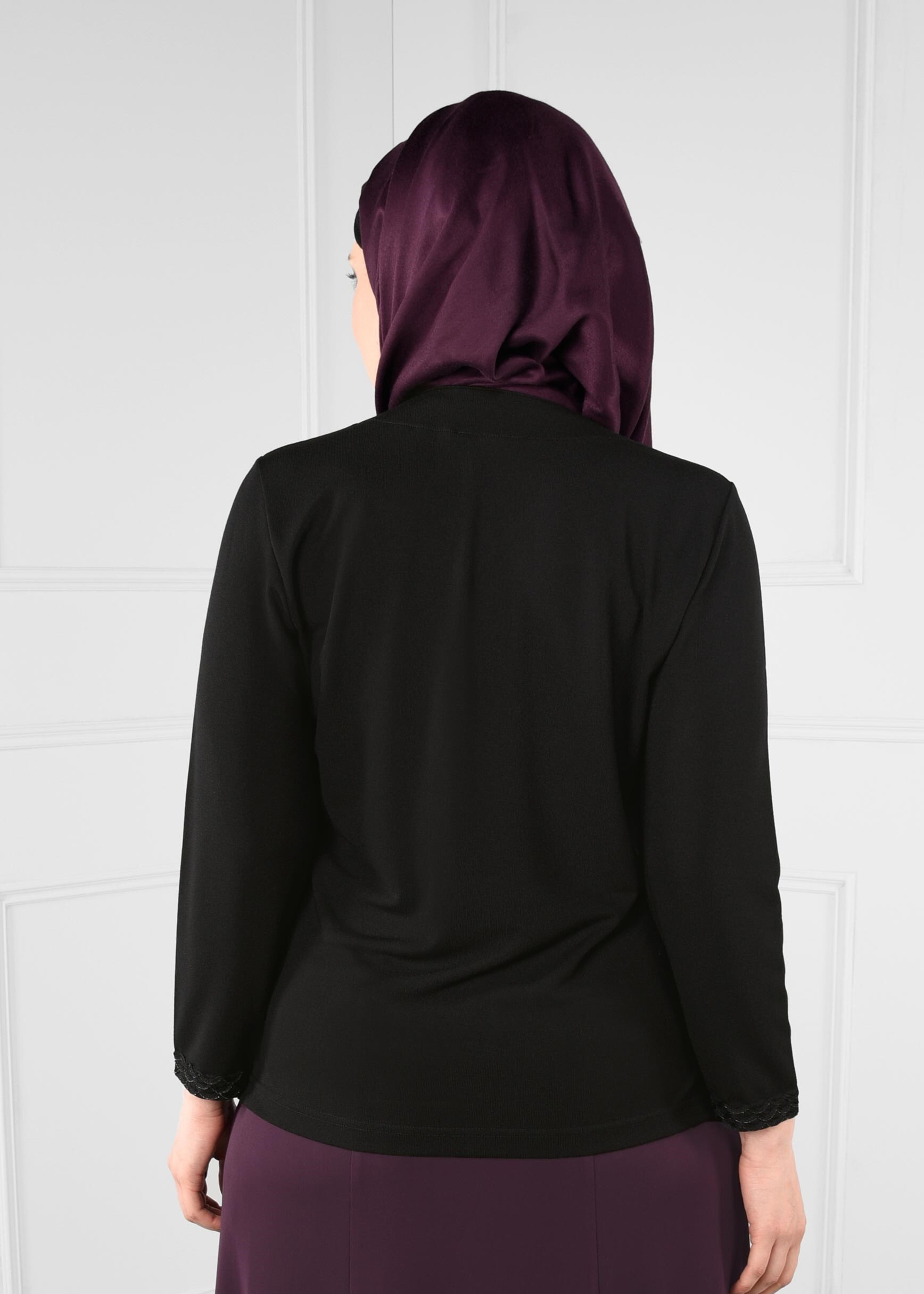 Tesettür giyim SİYAH NAKIŞLI V YAKA TRİKO BLUZ 2765