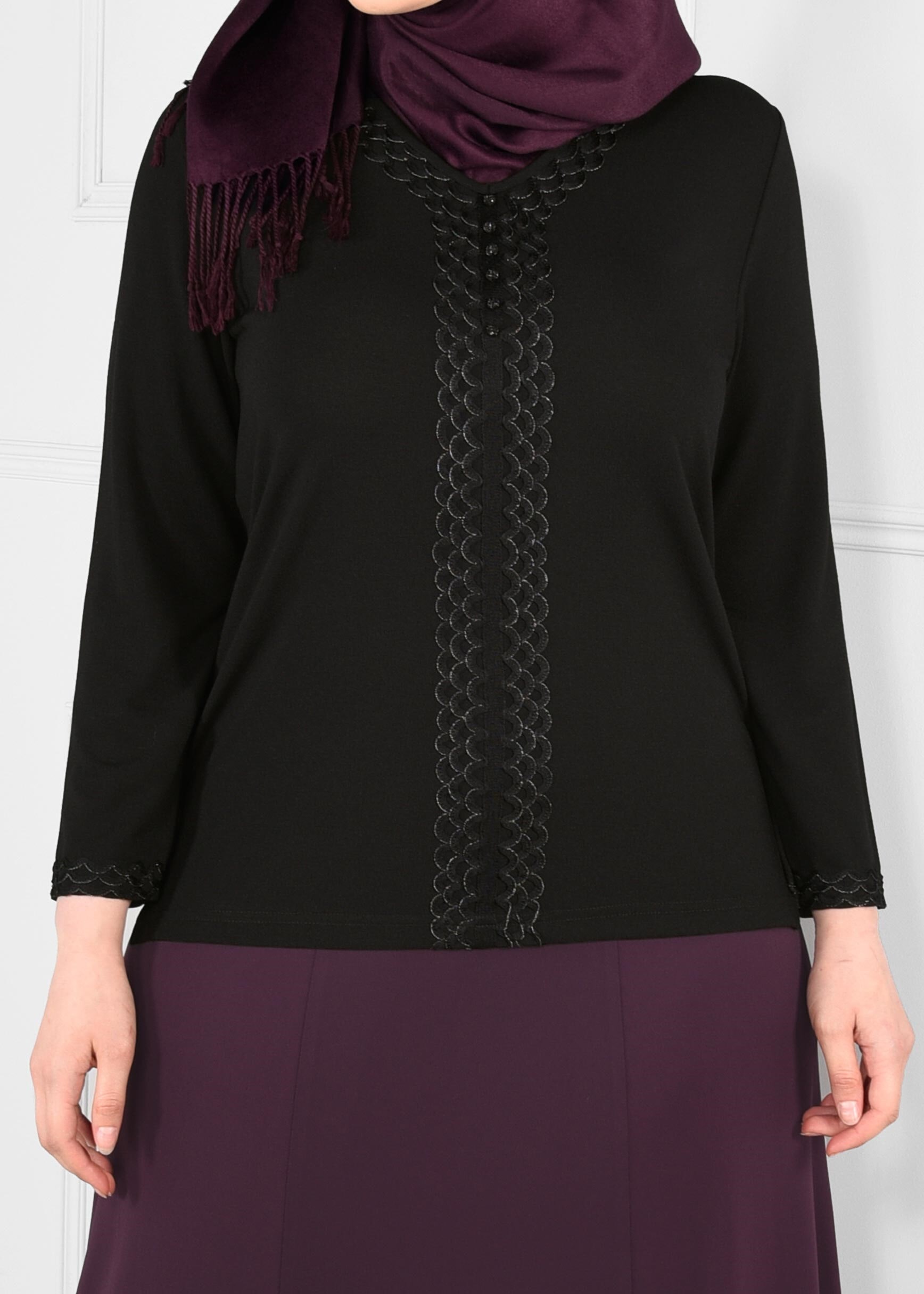 Tesettür giyim SİYAH NAKIŞLI V YAKA TRİKO BLUZ 2765
