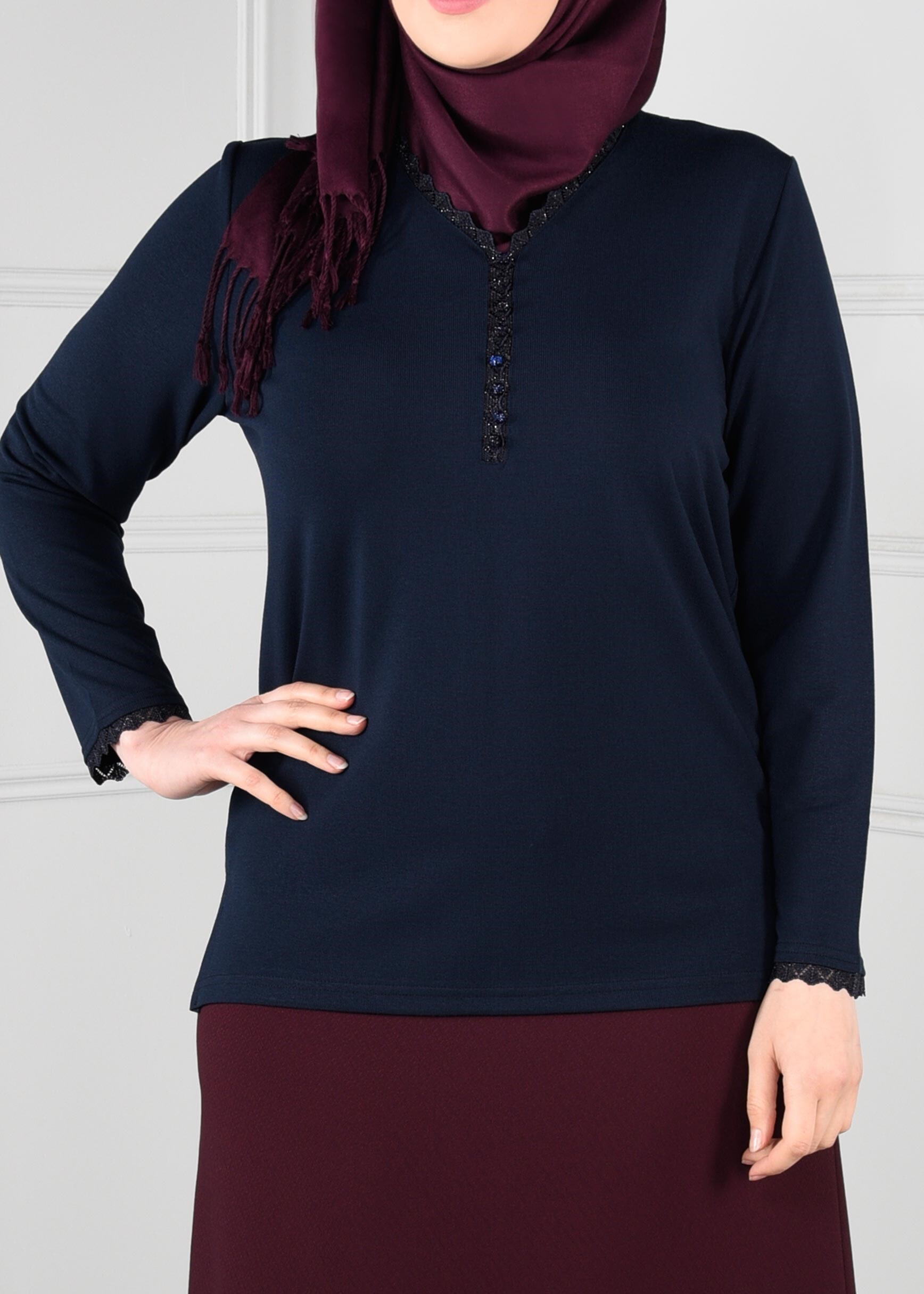 Tesettür giyim LACİVERT V YAKA TRİKO BLUZ 2770