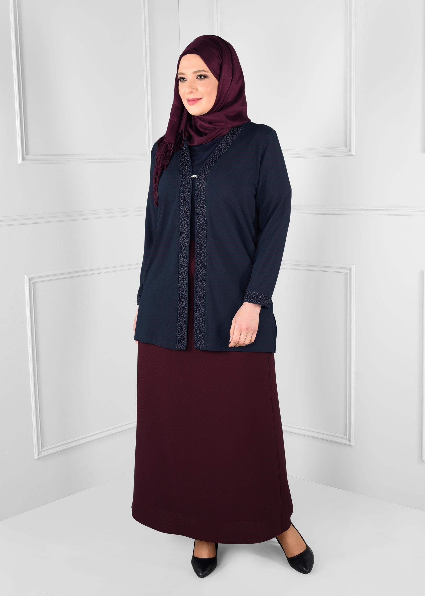 Tesettür giyim LACİVERT MANŞETLERİ YAKASI NAKIŞ DETAYLI TRİKO BLUZ  2771