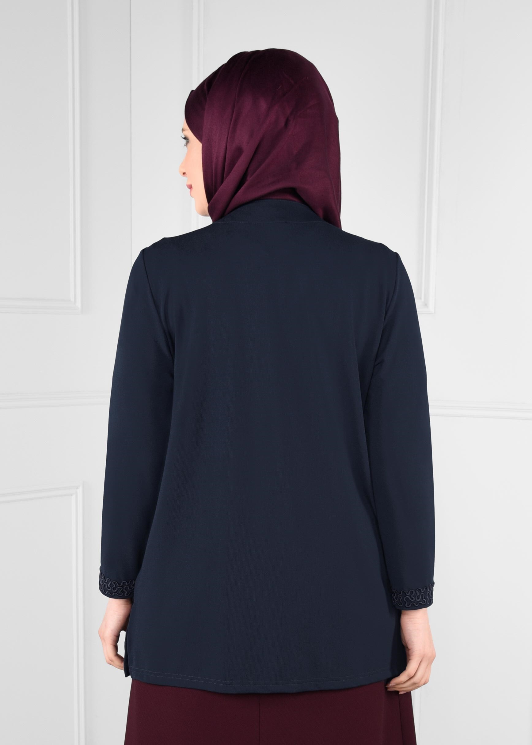 Tesettür giyim LACİVERT MANŞETLERİ YAKASI NAKIŞ DETAYLI TRİKO BLUZ  2771
