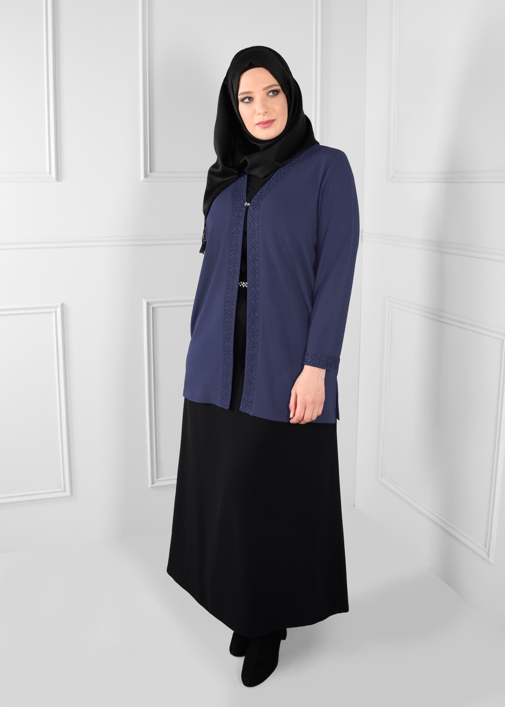 Tesettür giyim LACİVERT MANŞETLERİ YAKASI NAKIŞ DETAYLI TRİKO BLUZ  2771