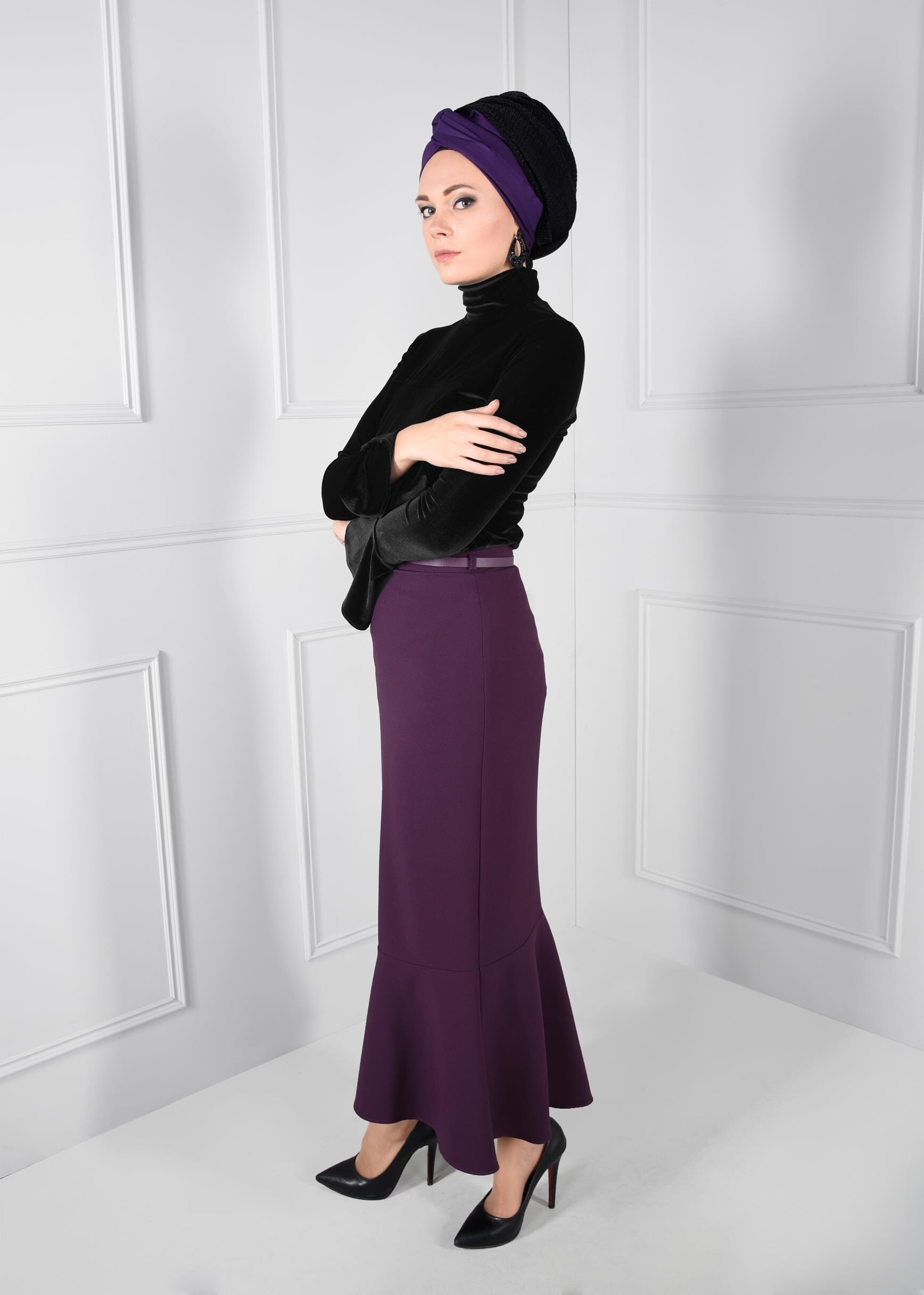 Tesettür giyim SİYAH VOLAN DETAYLI BALIKÇI YAKA KADİFE BLUZ 4605