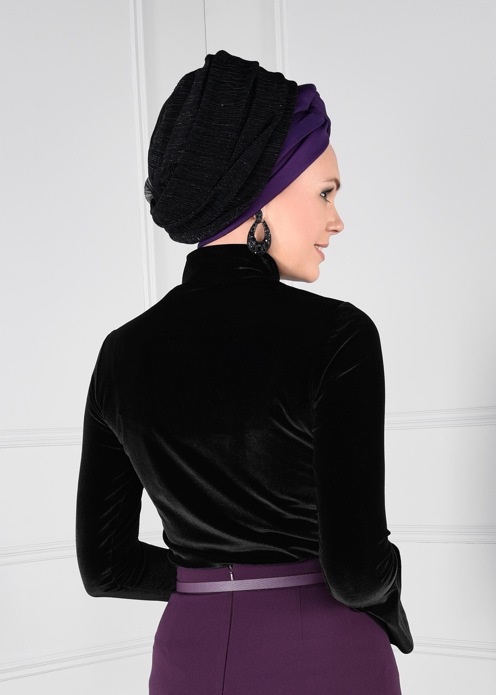 Tesettür giyim SİYAH VOLAN DETAYLI BALIKÇI YAKA KADİFE BLUZ 4605