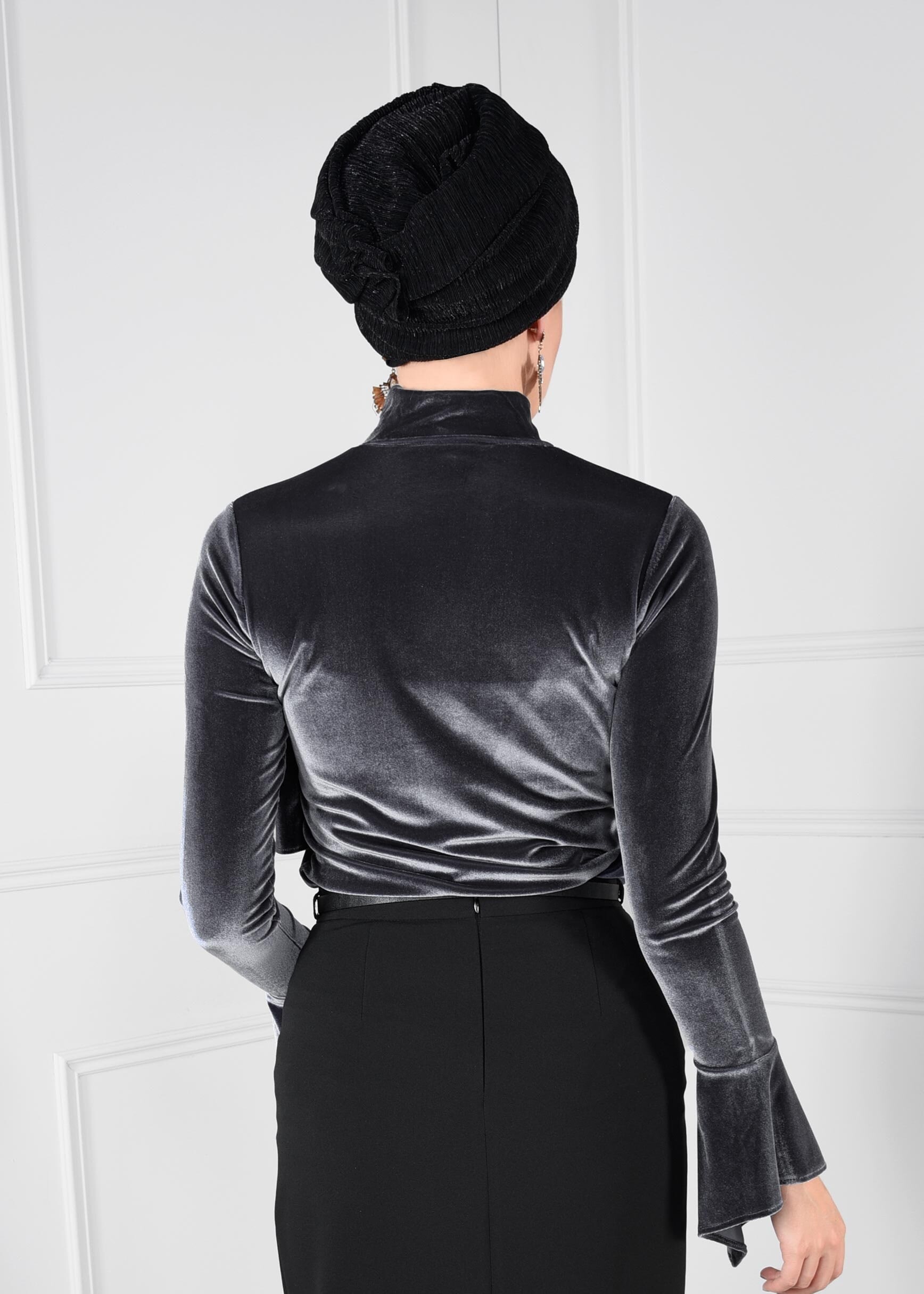 Tesettür giyim GRİ VOLAN DETAYLI BALIKÇI YAKA KADİFE BLUZ 4605