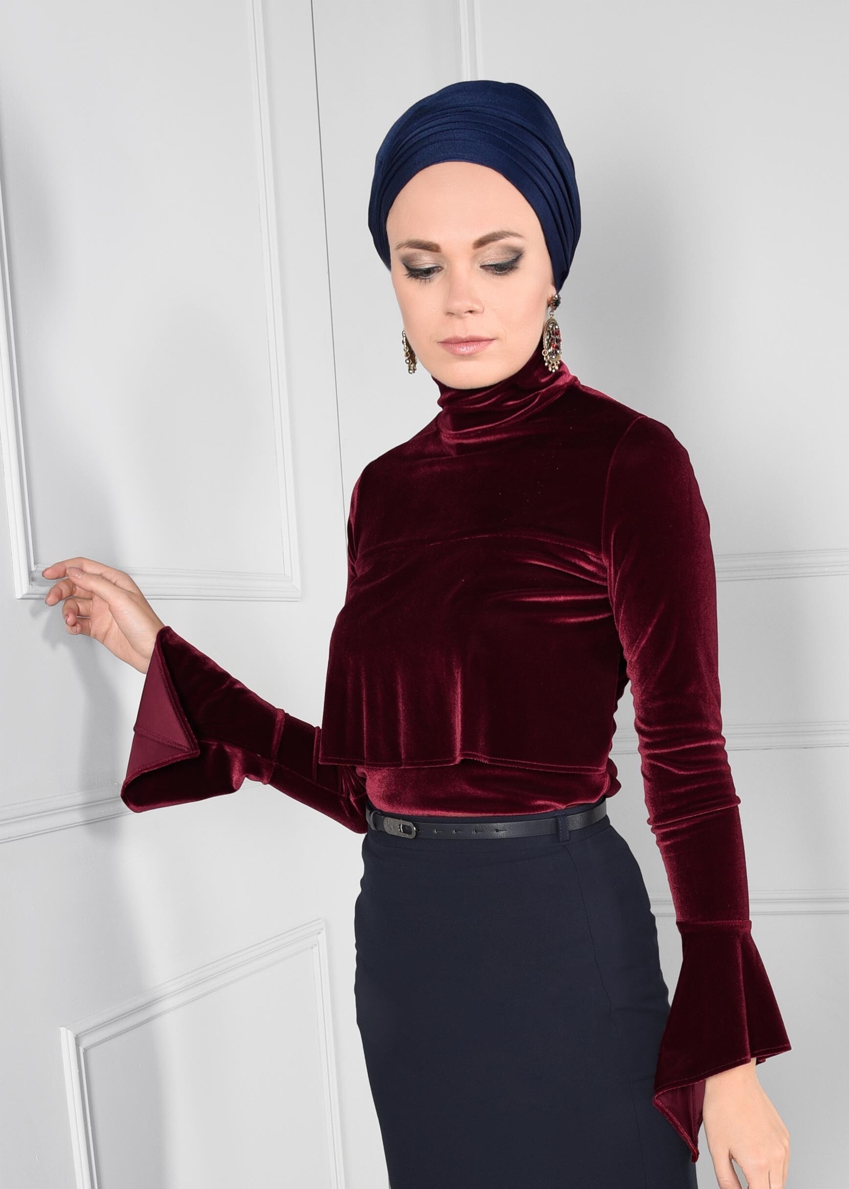 Tesettür giyim BORDO VOLAN DETAYLI BALIKÇI YAKA KADİFE BLUZ 4605