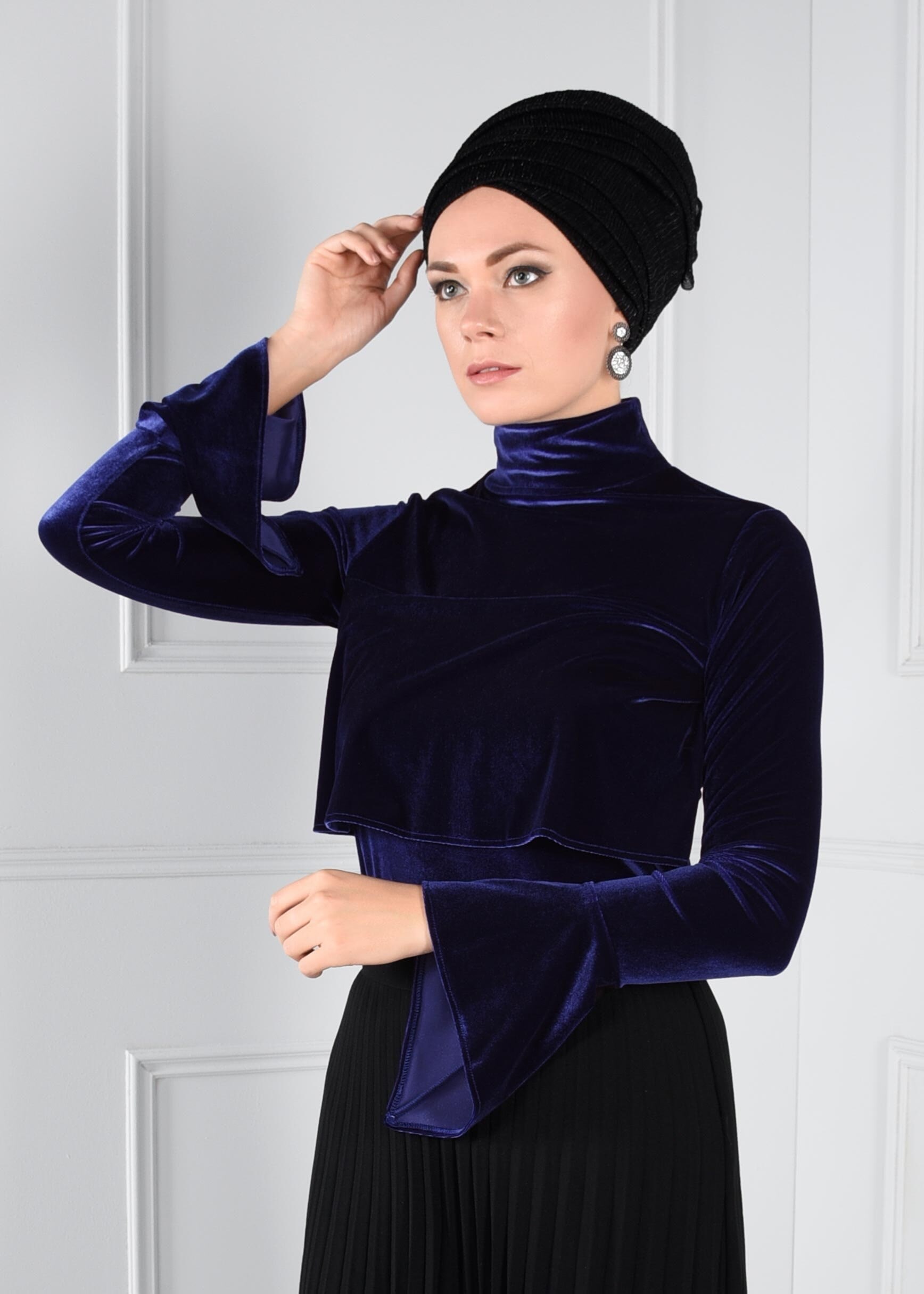 Tesettür giyim MAVİ VOLAN DETAYLI BALIKÇI YAKA KADİFE BLUZ 4605