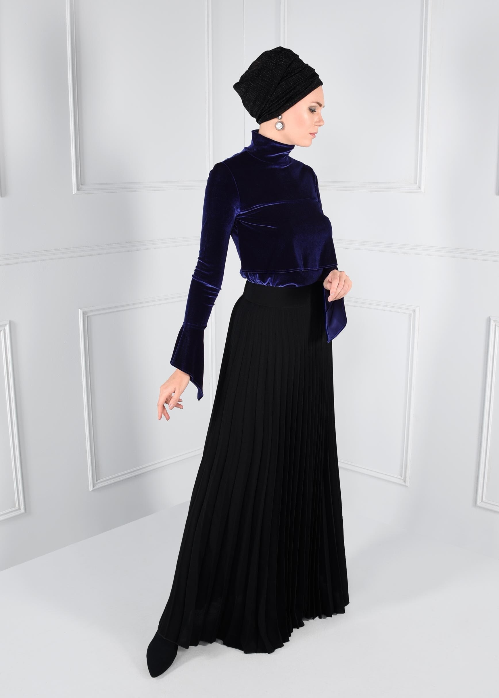 Tesettür giyim MAVİ VOLAN DETAYLI BALIKÇI YAKA KADİFE BLUZ 4605