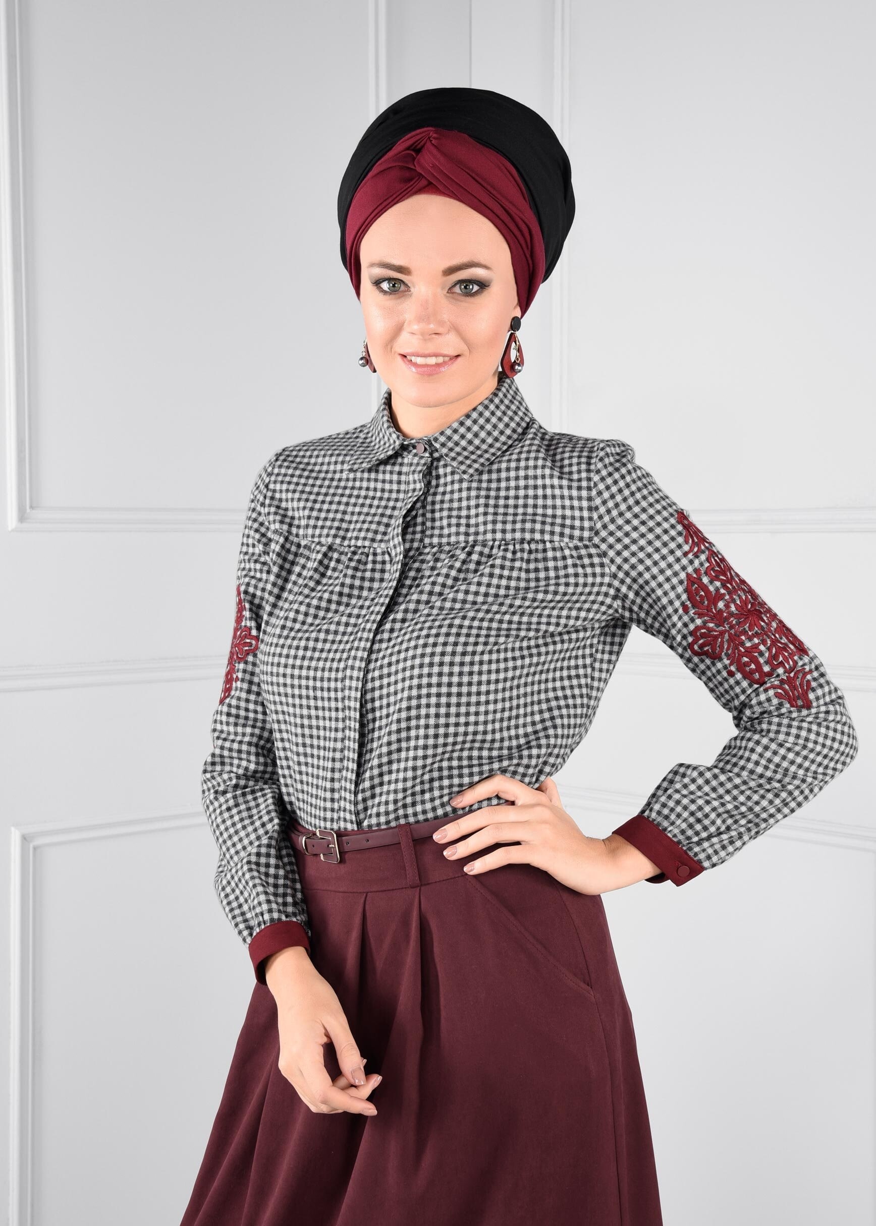 Tesettür giyim SİYAH NAKIŞLI PÖTİKARE BLUZ 4617