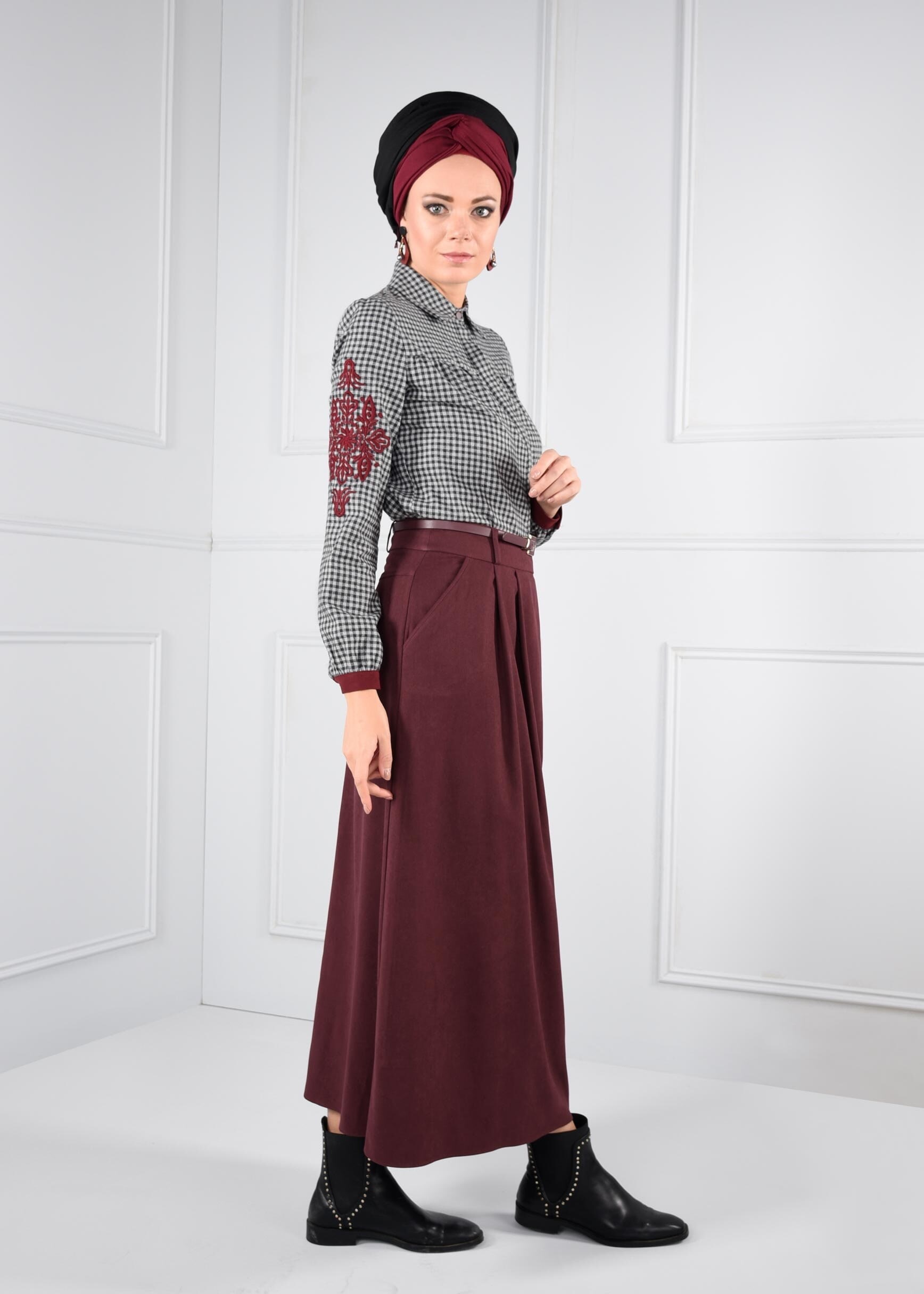 Tesettür giyim SİYAH NAKIŞLI PÖTİKARE BLUZ 4617