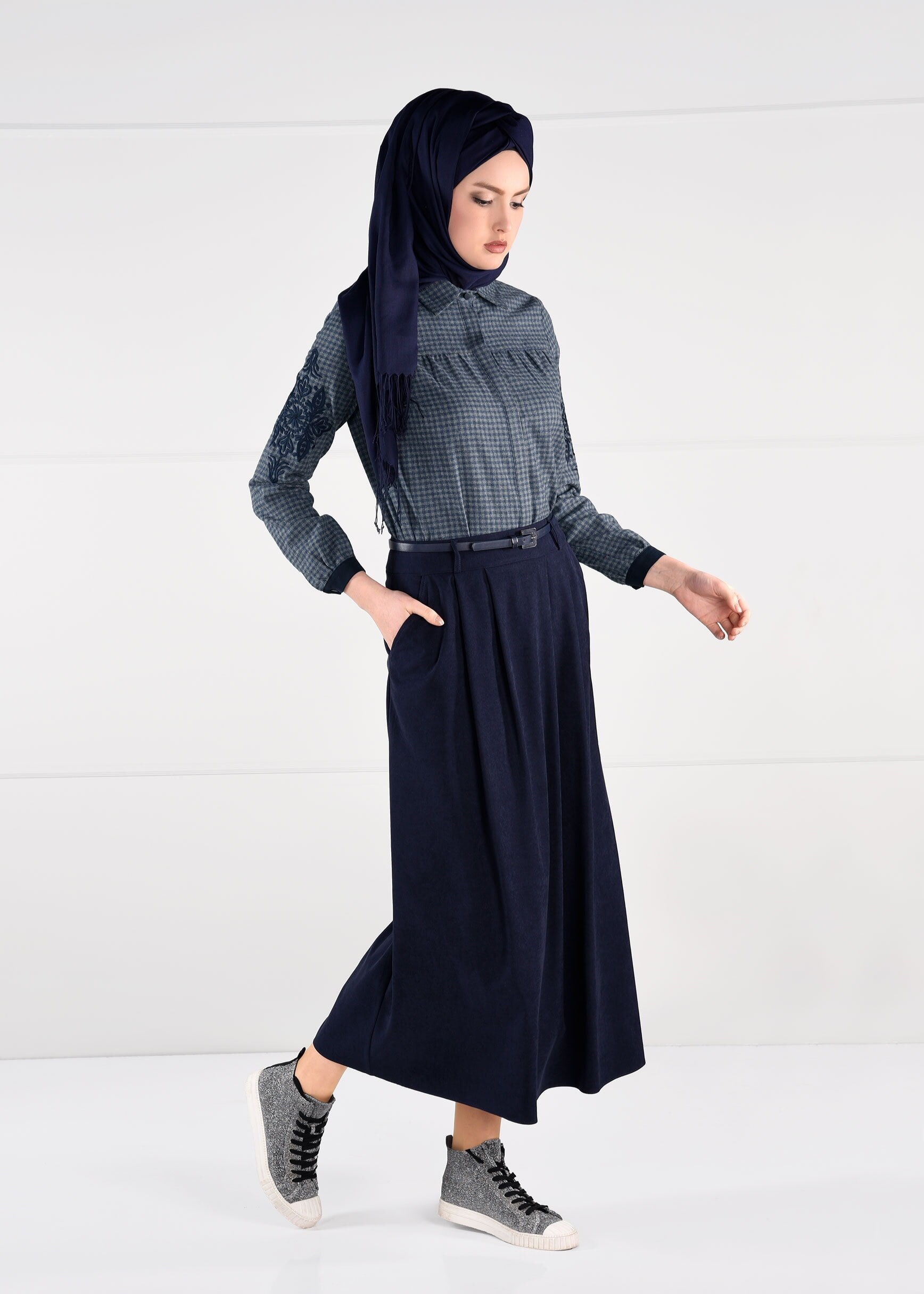 Tesettür giyim GRİ NAKIŞLI PÖTİKARE BLUZ 4617