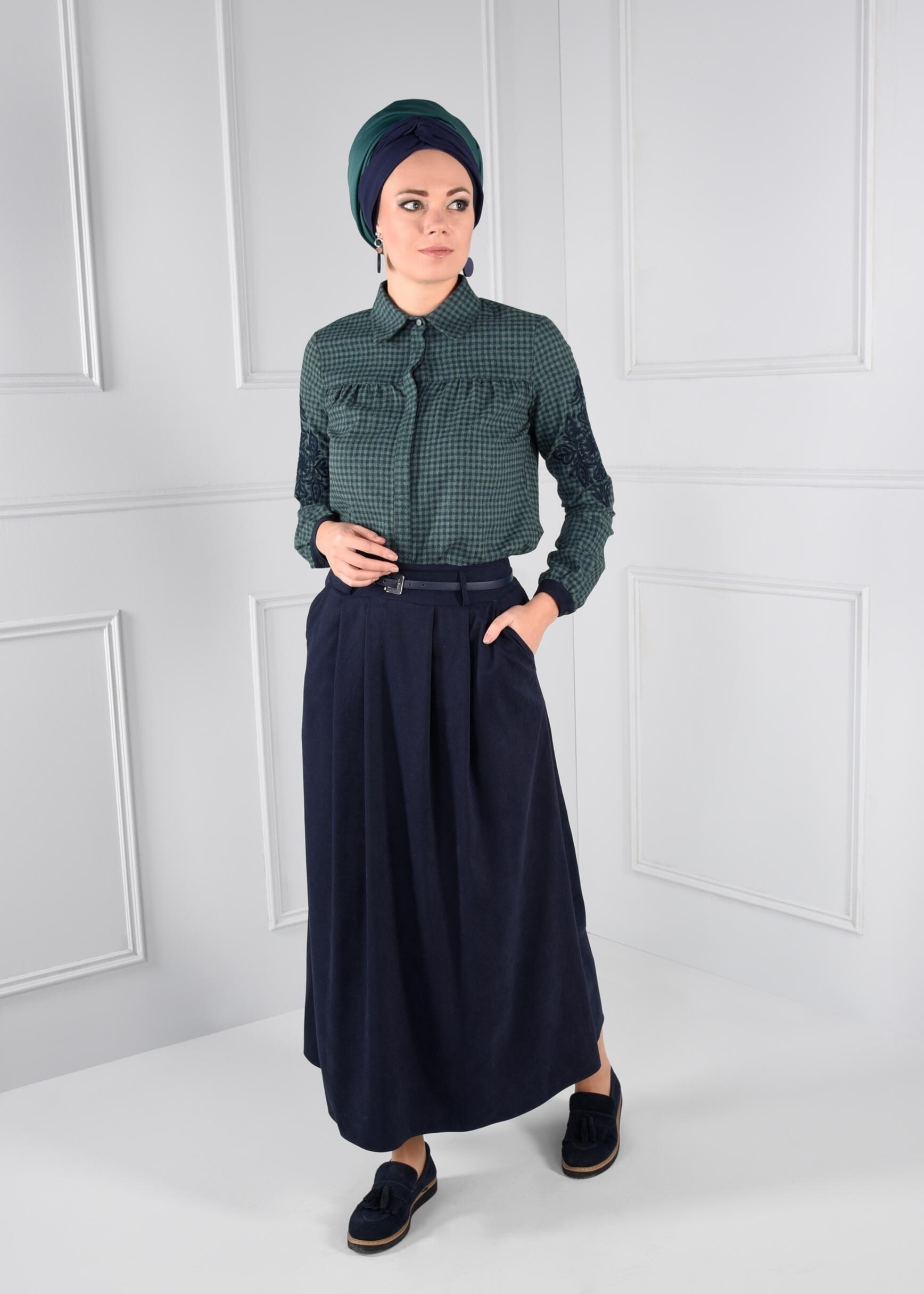 Tesettür giyim LACİVERT NAKIŞLI PÖTİKARE BLUZ 4617