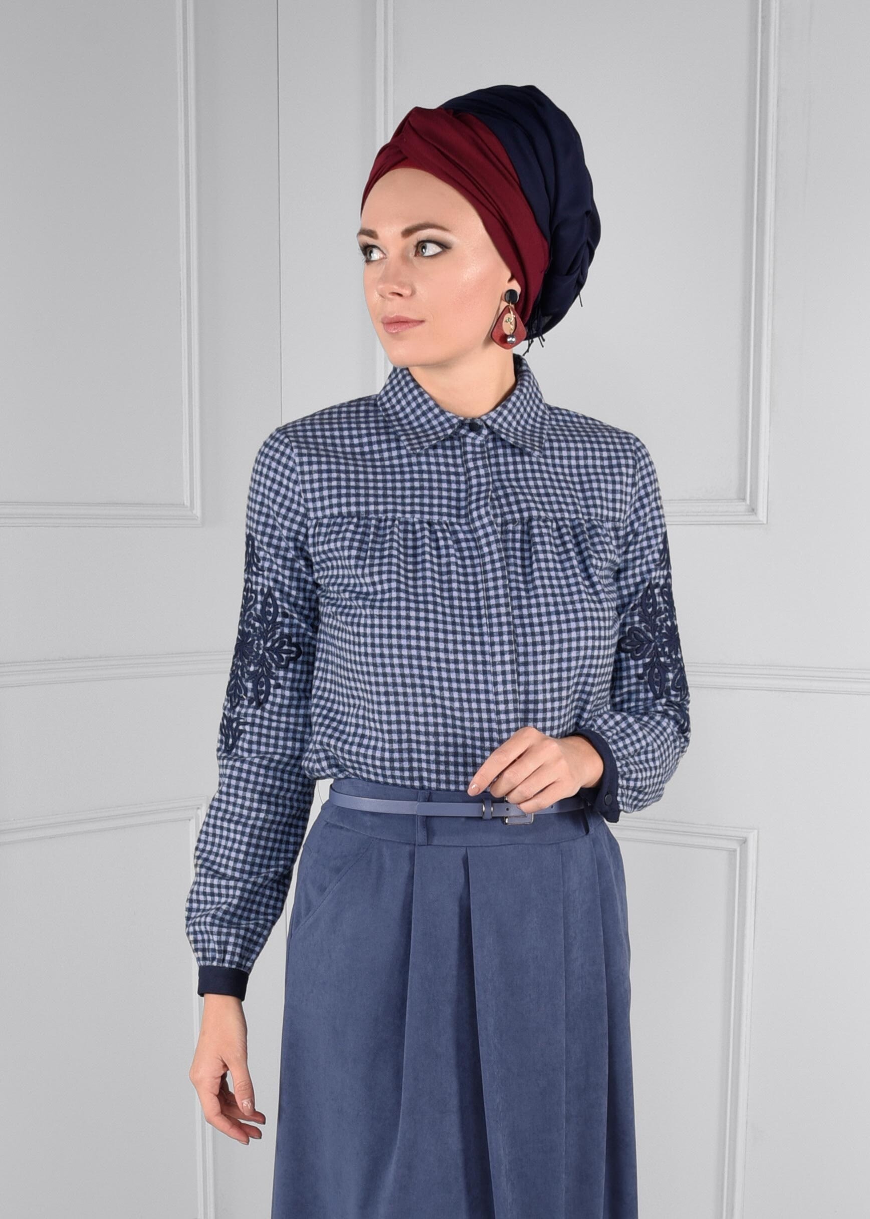 Tesettür giyim LACİVERT NAKIŞLI PÖTİKARE BLUZ 4617