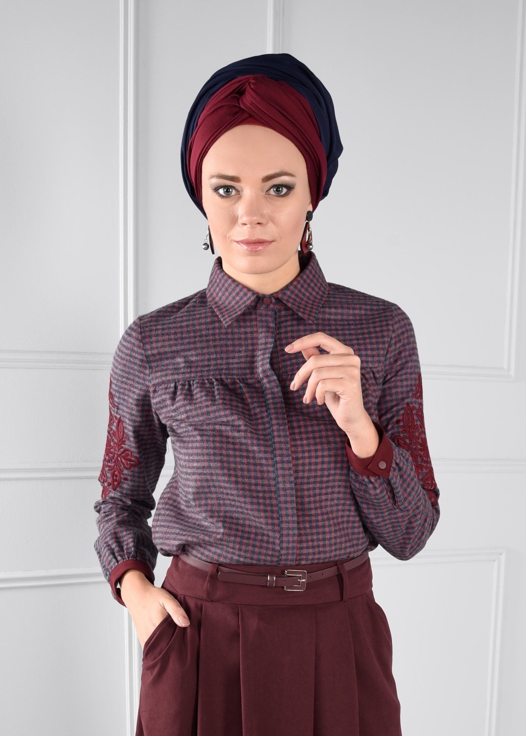 Tesettür giyim LACİVERT NAKIŞLI PÖTİKARE BLUZ 4617