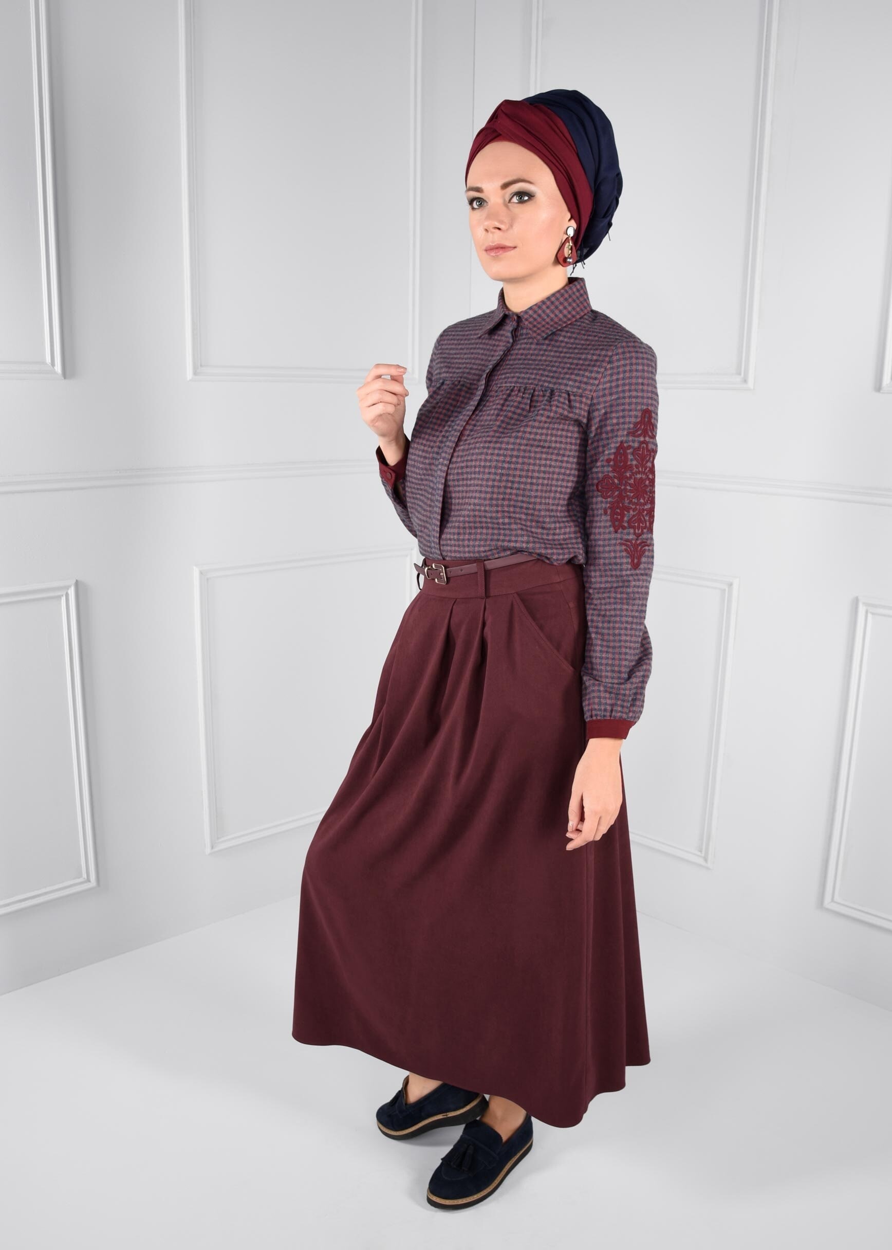 Tesettür giyim LACİVERT NAKIŞLI PÖTİKARE BLUZ 4617