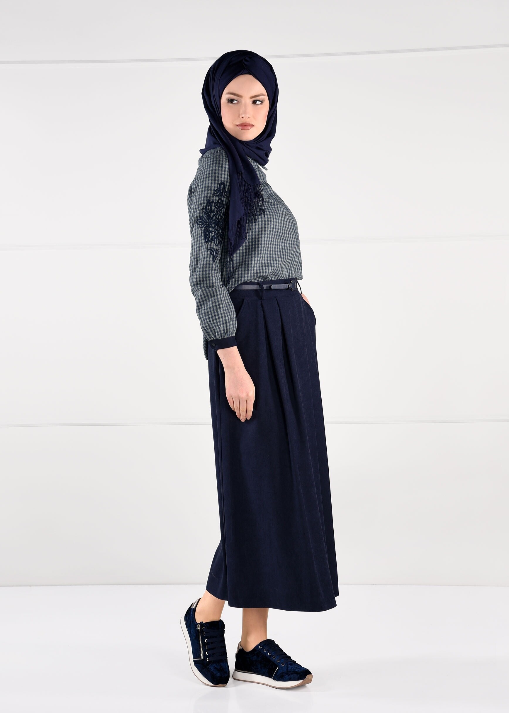 Tesettür giyim LACİVERT NAKIŞLI PÖTİKARE BLUZ 4617