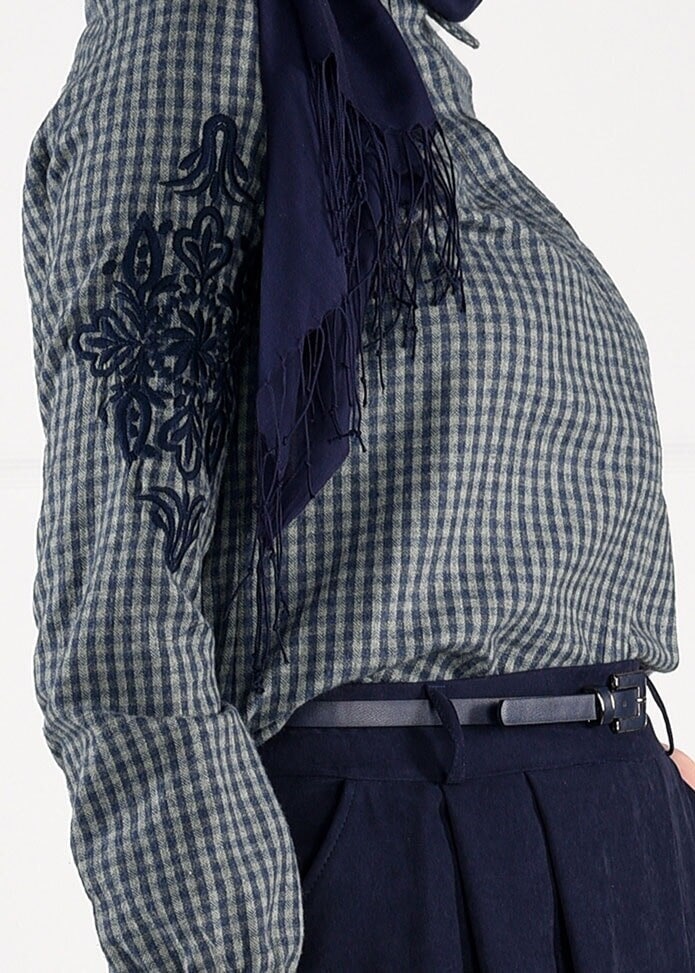 Tesettür giyim LACİVERT NAKIŞLI PÖTİKARE BLUZ 4617