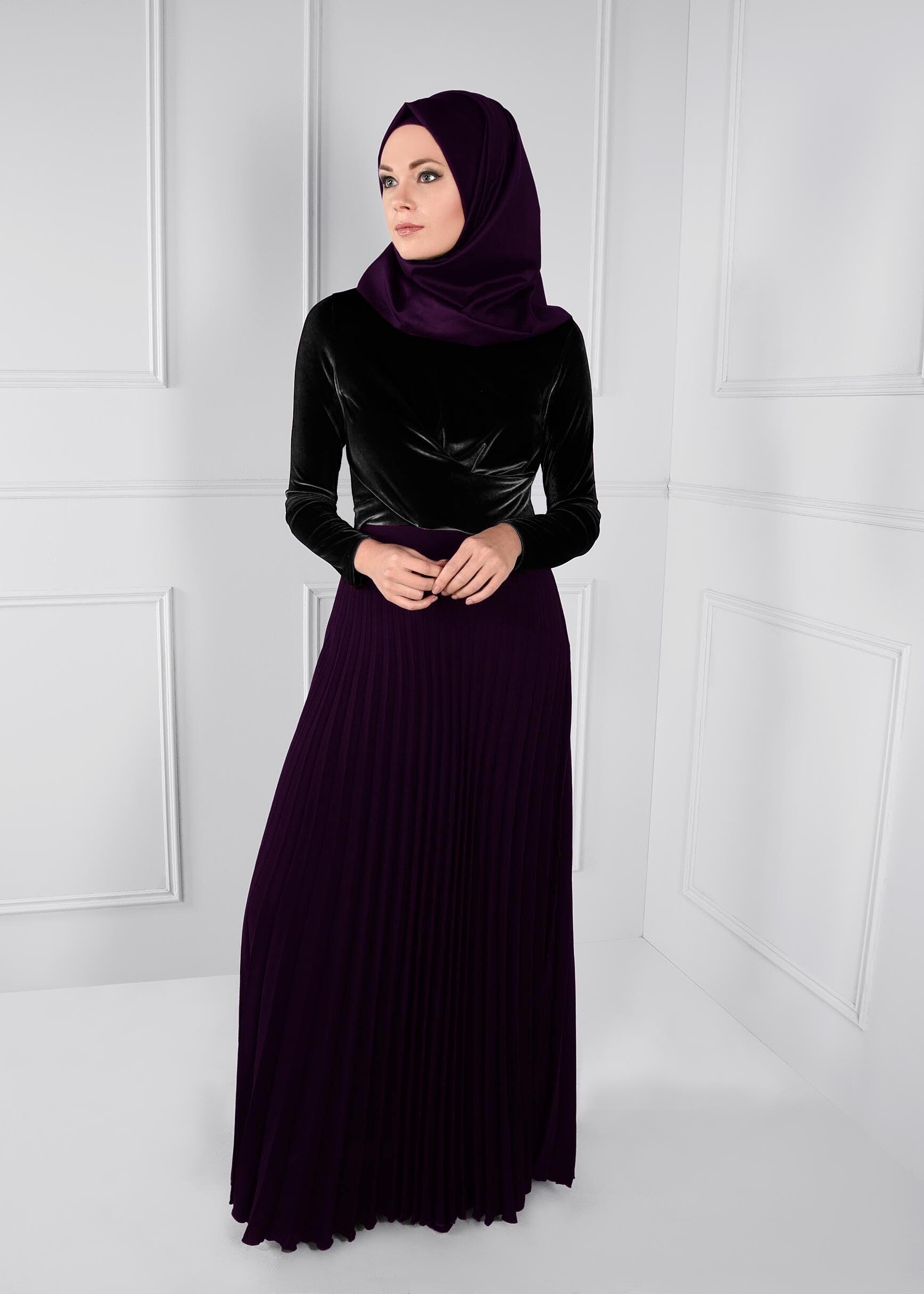 Tesettür giyim SİYAH BELDEN BÜZGÜ DETAYLI KADİFE BLUZ 4670