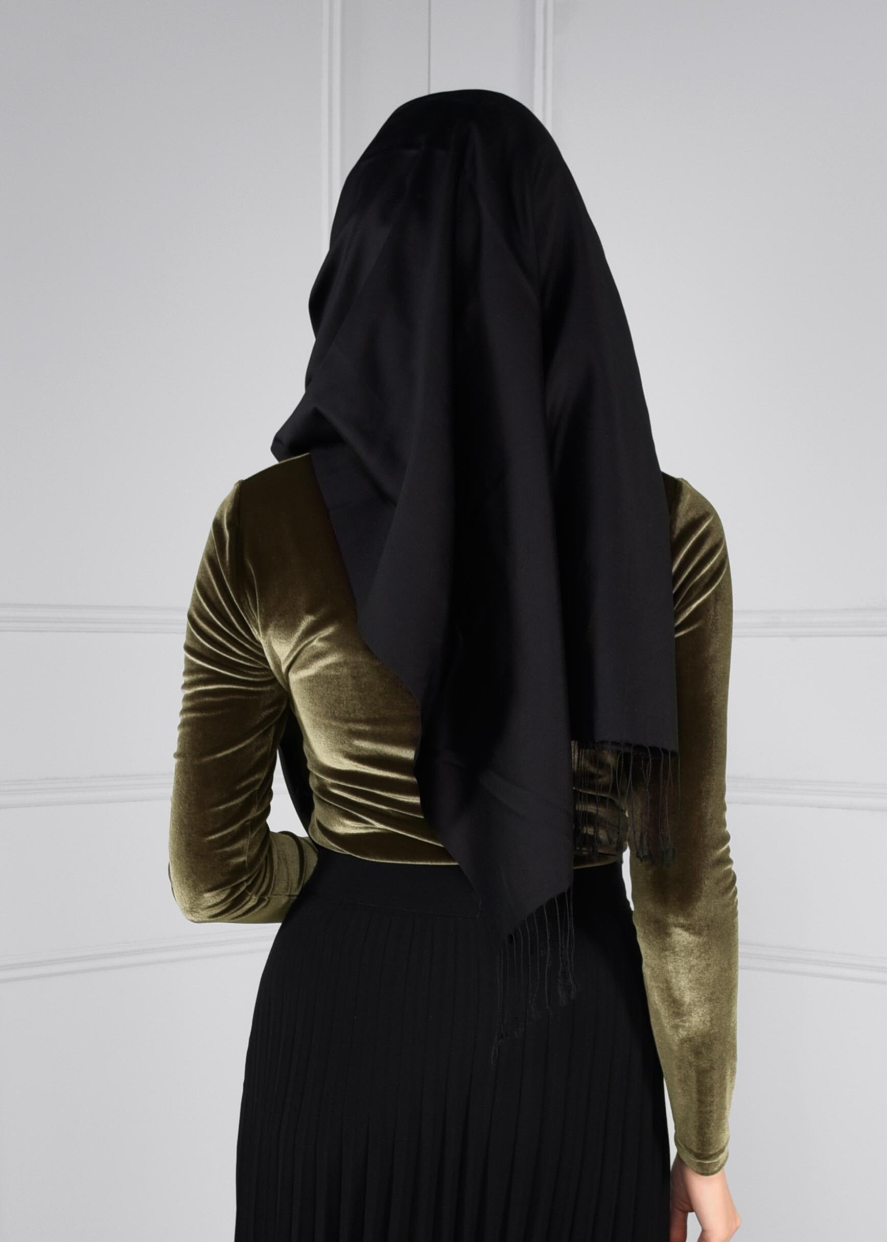 Tesettür giyim HAKİ BELDEN BÜZGÜ DETAYLI KADİFE BLUZ 4670