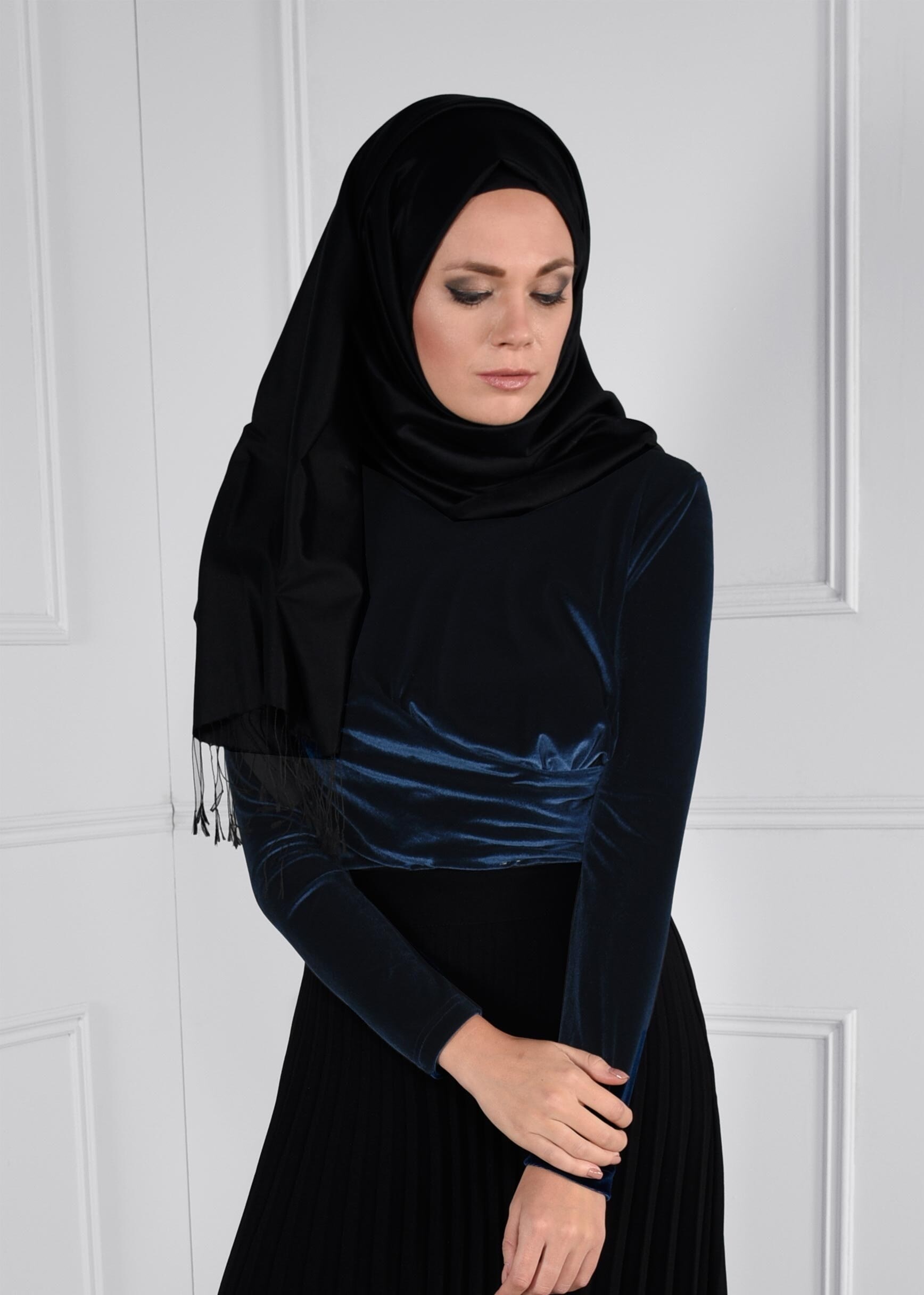 Tesettür giyim LACİVERT BELDEN BÜZGÜ DETAYLI KADİFE BLUZ 4670