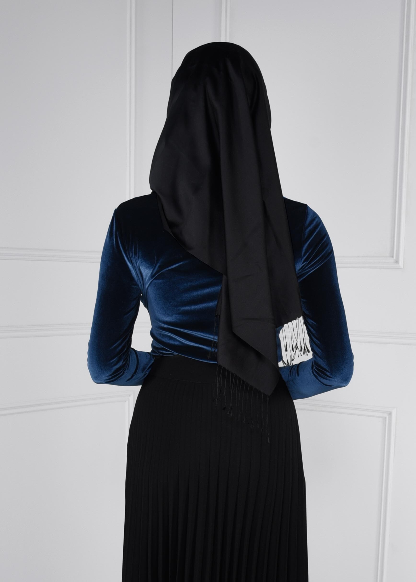 Tesettür giyim LACİVERT BELDEN BÜZGÜ DETAYLI KADİFE BLUZ 4670